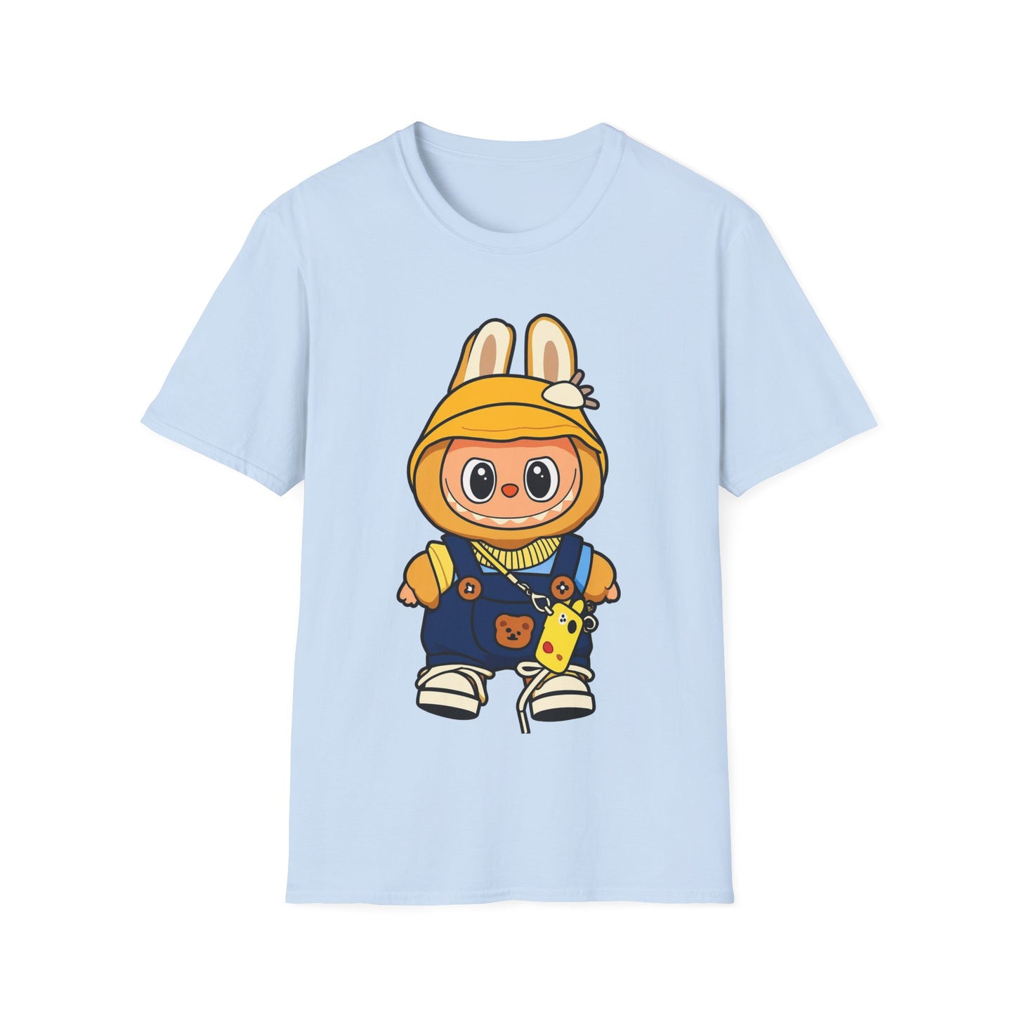 T-Shirt Unisex Labubu Softstyle – Design Kawaii con Cappello e Salopette.