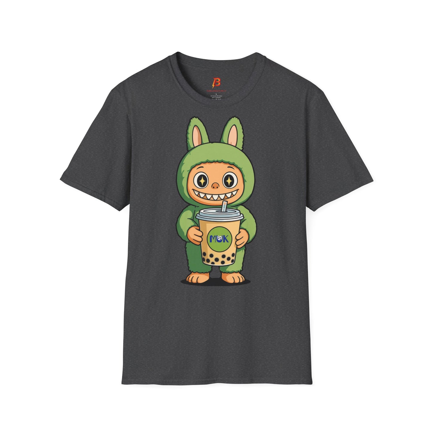 T-Shirt Unisex Labubu Softstyle – Design Kawaii con Bubble Tea.