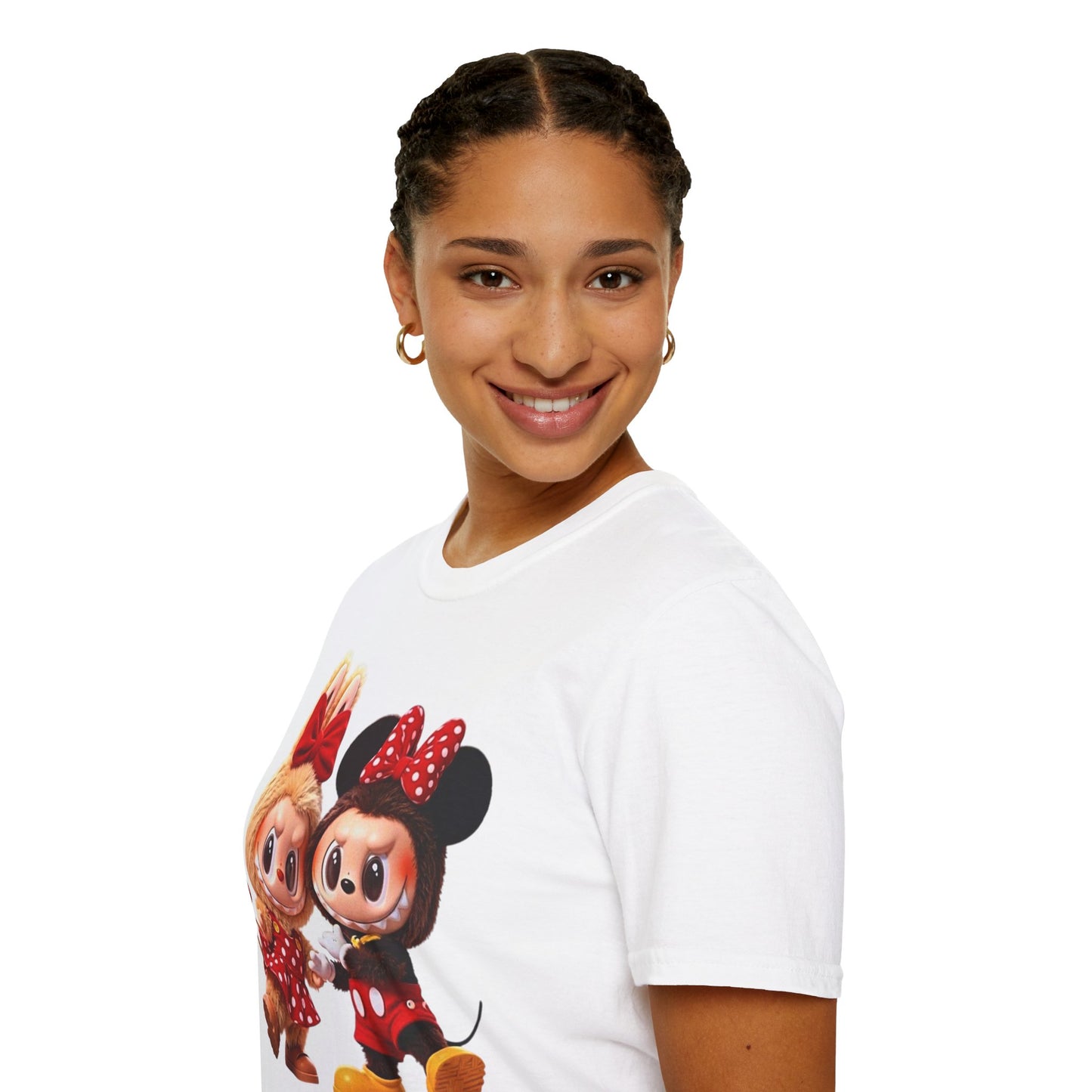 T-Shirt Unisex Labubu Softstyle  – Design Kawaii Coppia in Stile Minnie & Mickey.