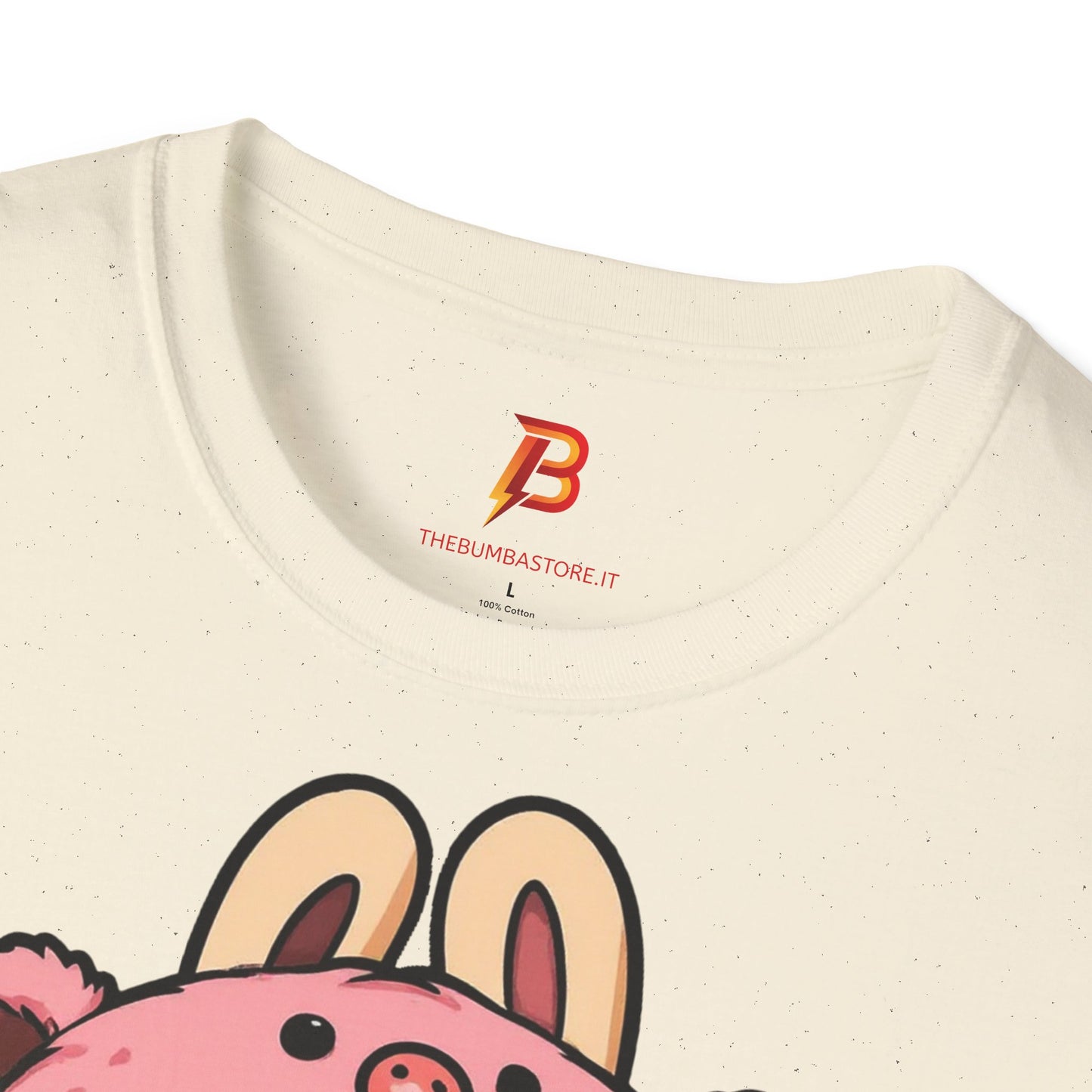 T-Shirt Unisex Labubu Softstyle – Outfit Cartoon Kawaii Rosa Orsetto Fragola.