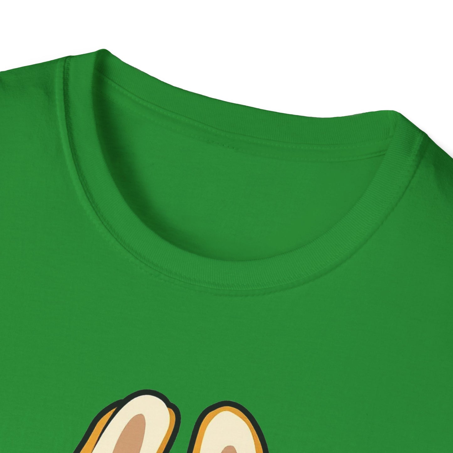 T-Shirt Unisex Labubu Softstyle – Design Kawaii con Cappello e Salopette.