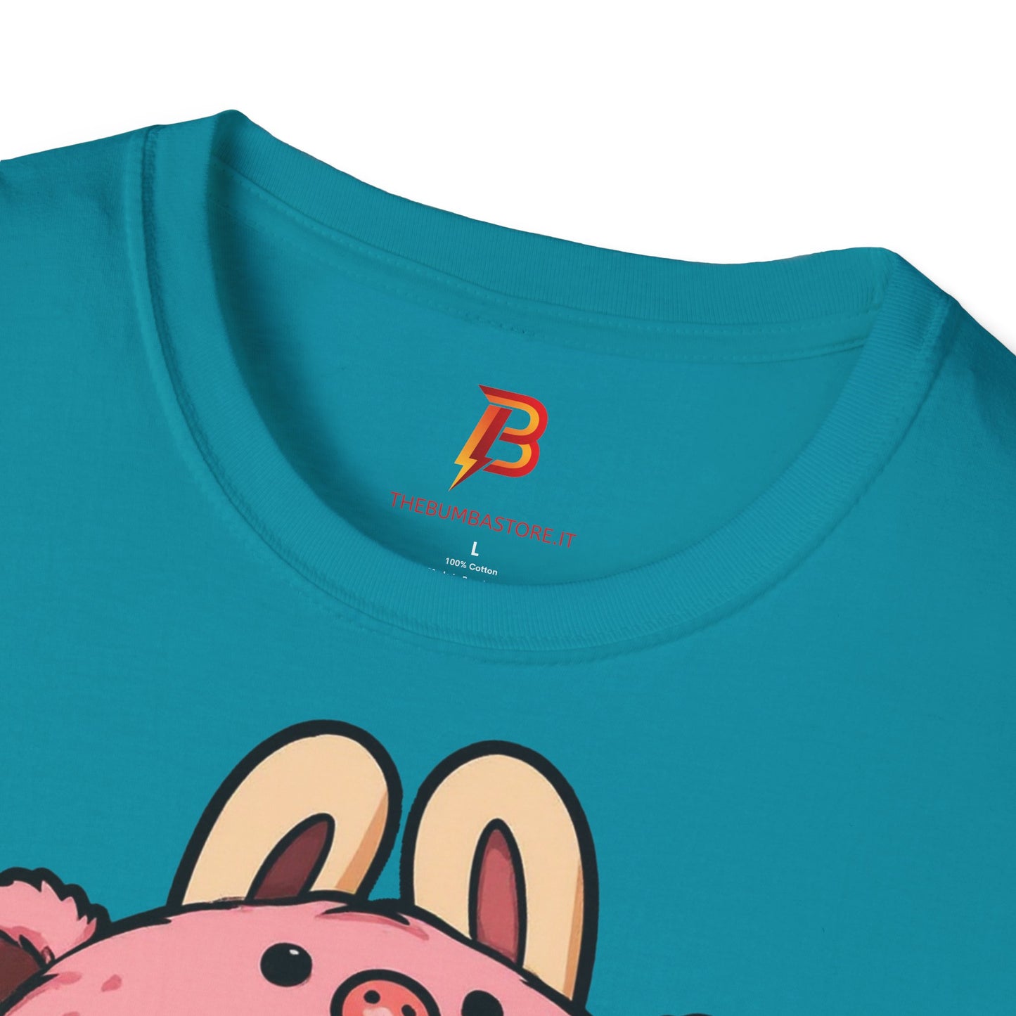 T-Shirt Unisex Labubu Softstyle – Outfit Cartoon Kawaii Rosa Orsetto Fragola.