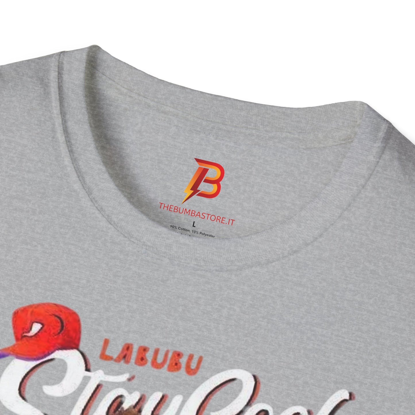 T-Shirt Unisex Labubu Softstyle – Design Streetwear Kawaii “Stay Cool”.