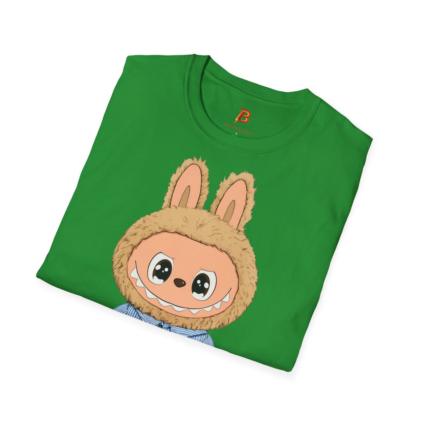T-Shirt Unisex Labubu Softstyle – Design Kawaii con Camicia a Righe Azzurre.