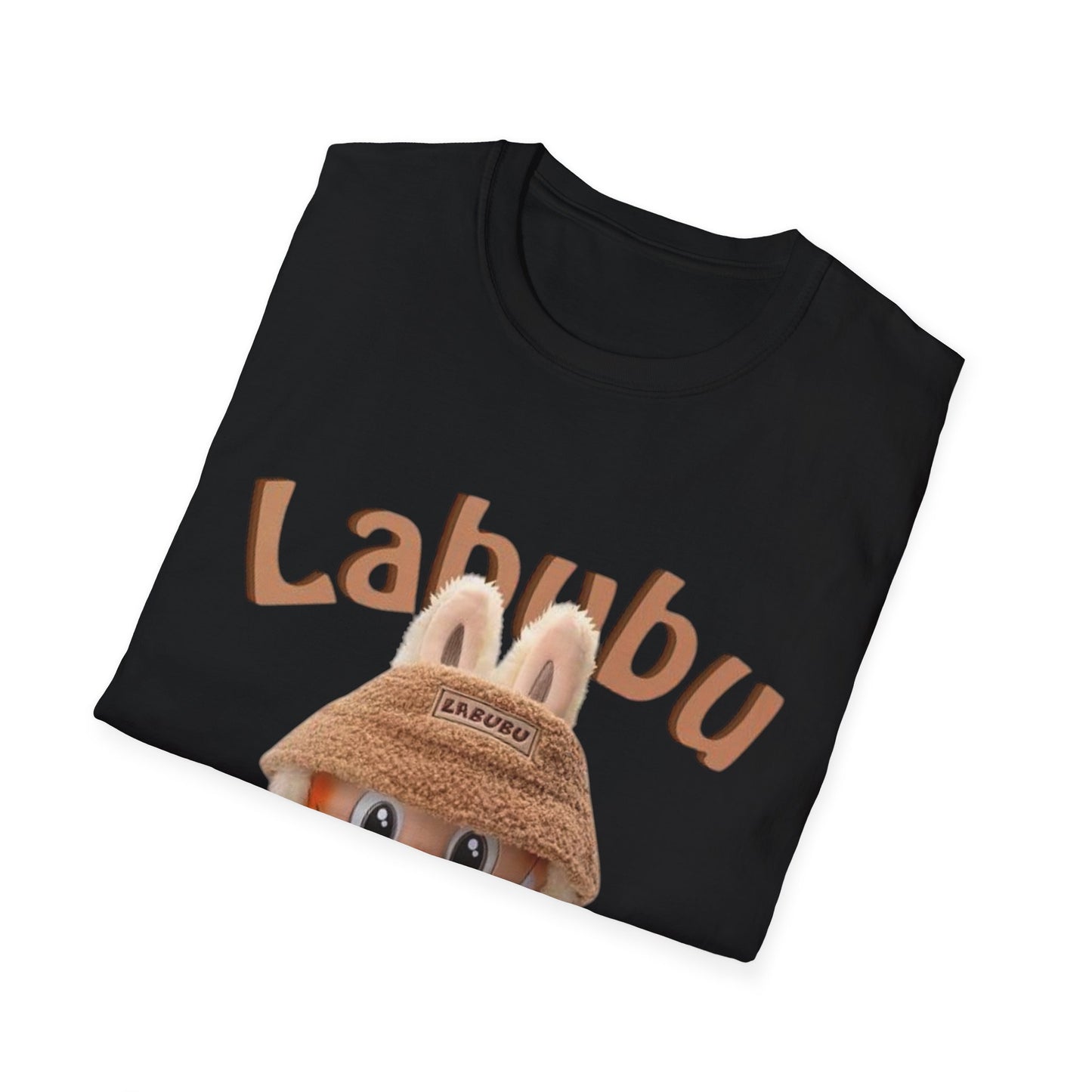 T-Shirt Unisex Labubu Softstyle – Design Kawaii Casual con Bucket Hat “Have a Good Time”.