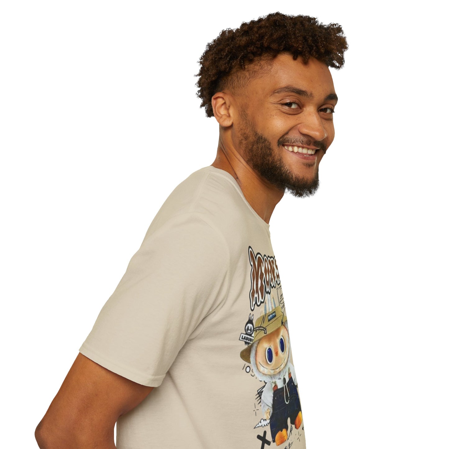 T-Shirt Unisex Labubu Softstyle – Design Monsters Kawaii con Coppia Iconica.