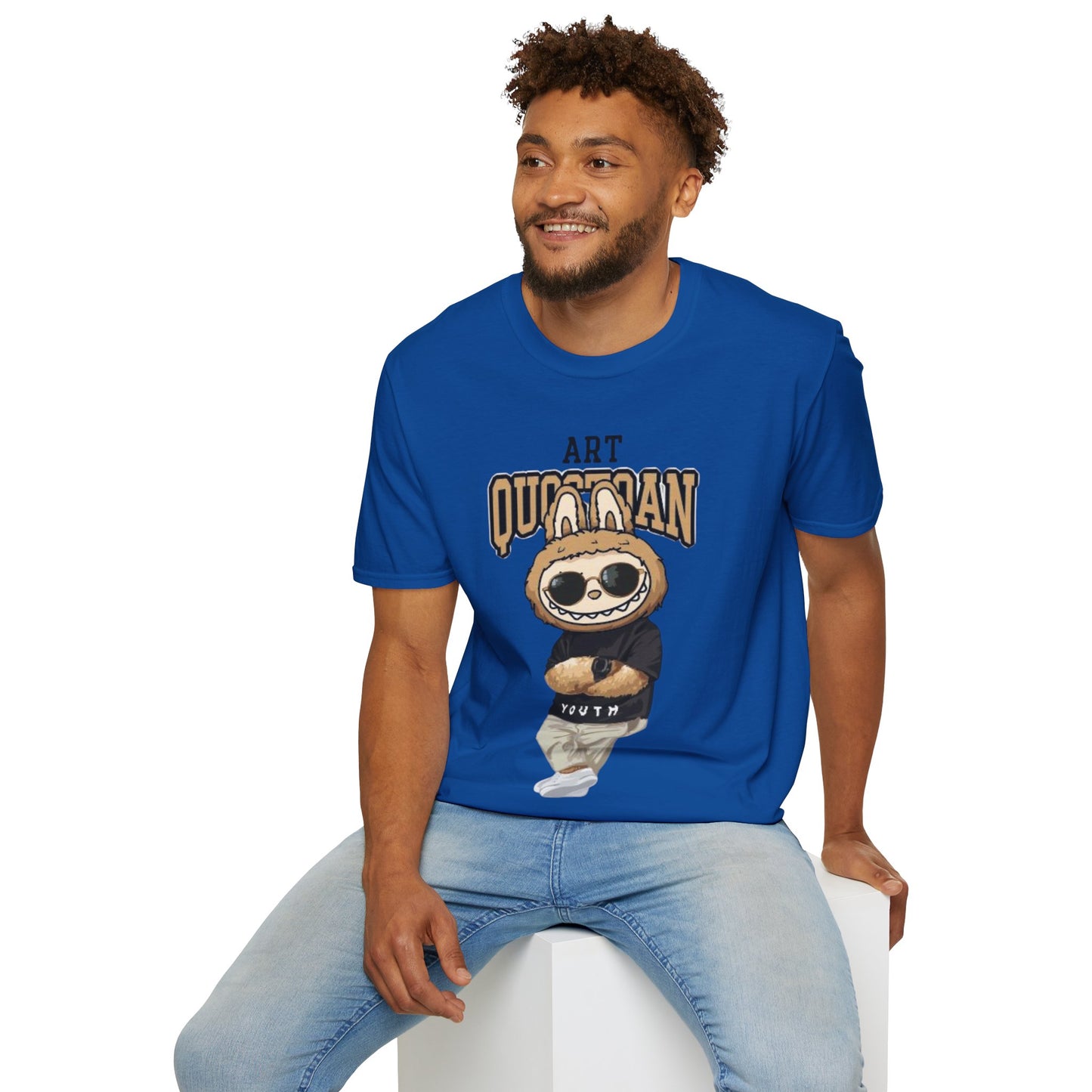 T-Shirt Unisex Labubu Softstyle – Design Urban Kawaii con Occhiali da Sole.