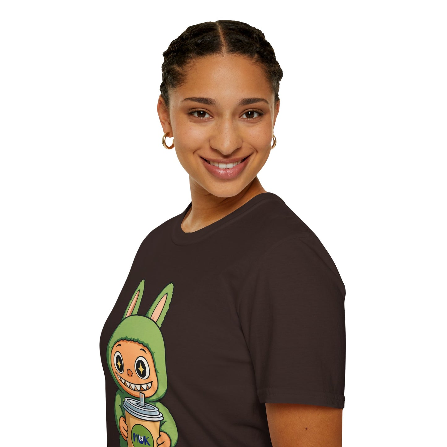 T-Shirt Unisex Labubu Softstyle – Design Kawaii con Bubble Tea.