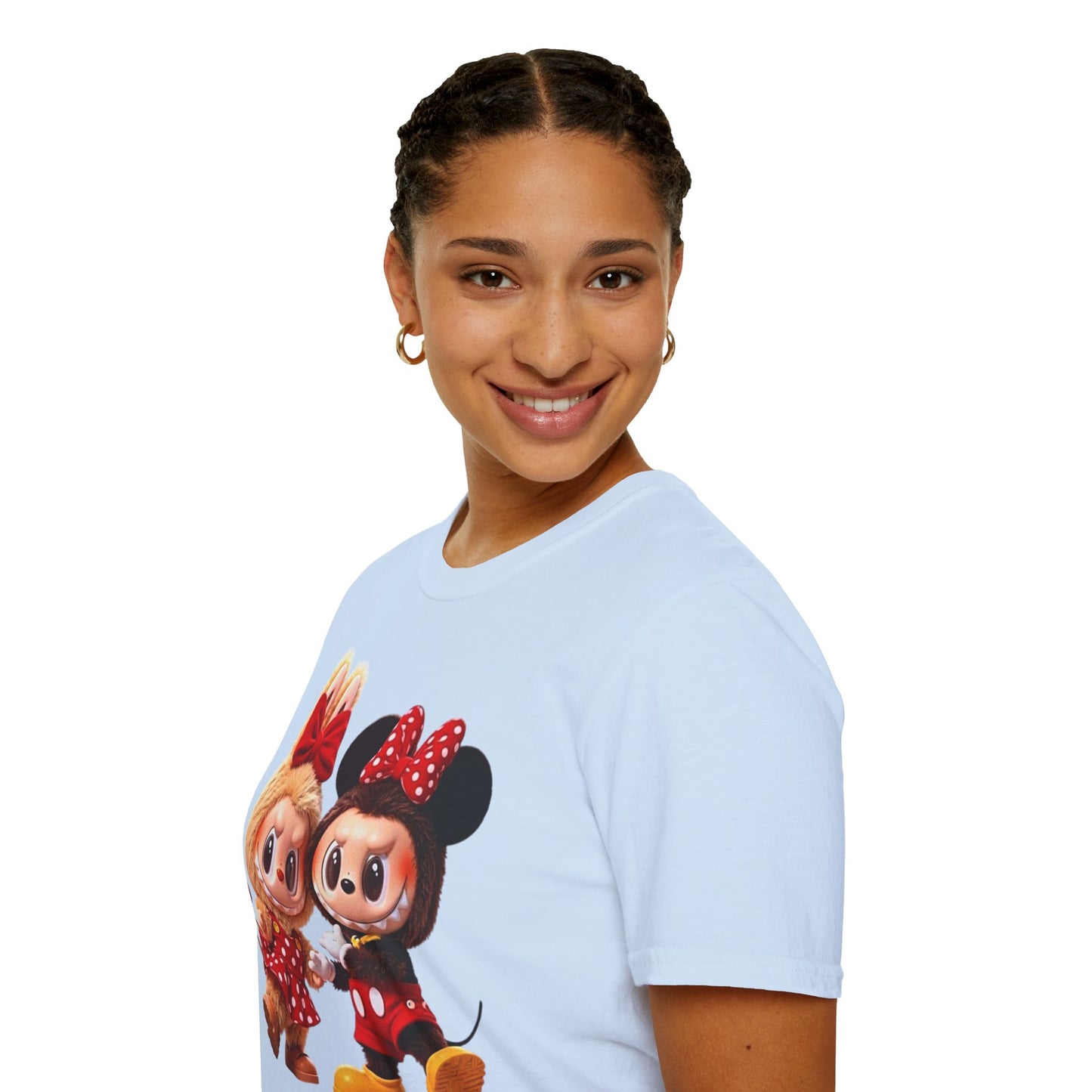 T-Shirt Unisex Labubu Softstyle  – Design Kawaii Coppia in Stile Minnie & Mickey.
