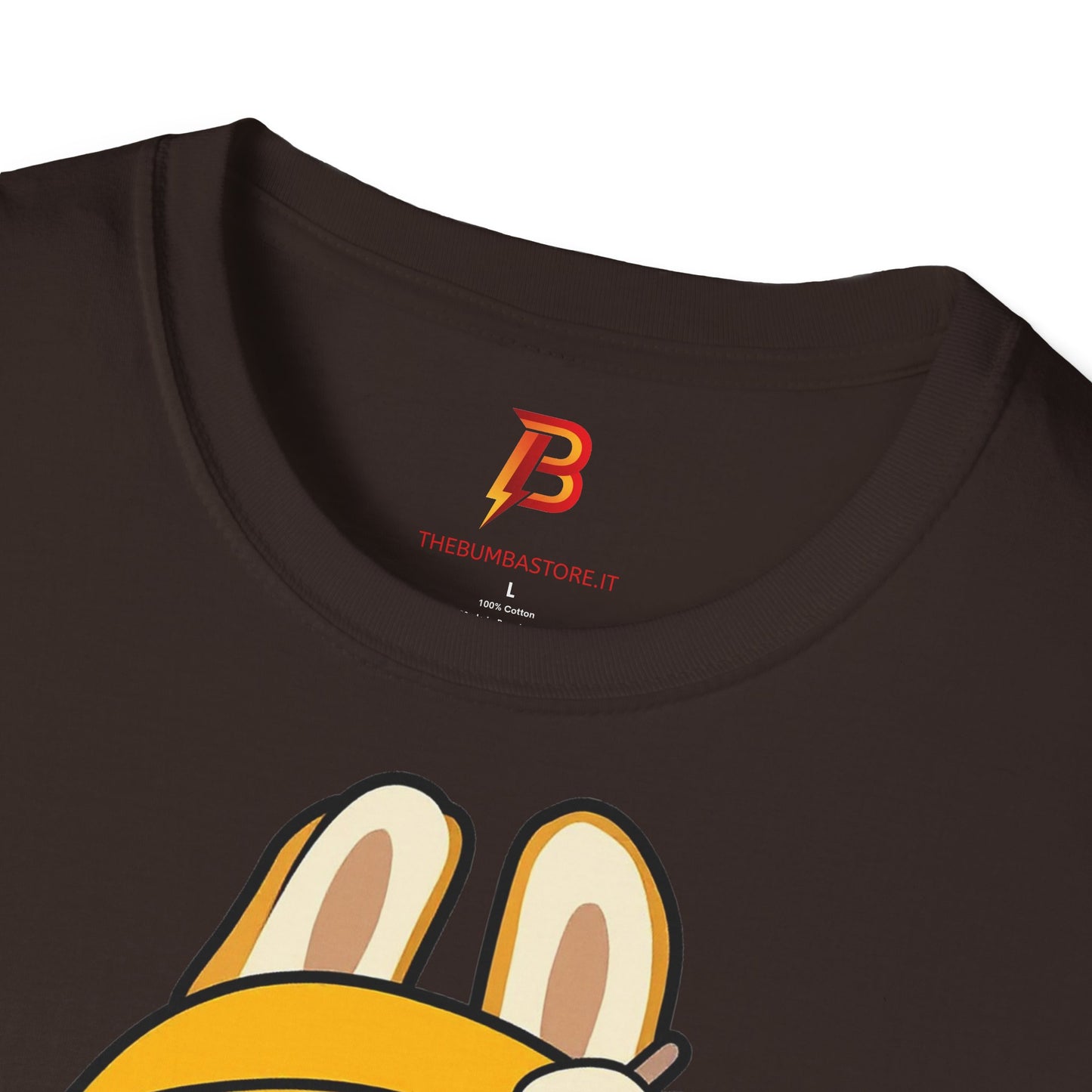 T-Shirt Unisex Labubu Softstyle – Design Kawaii con Cappello e Salopette.