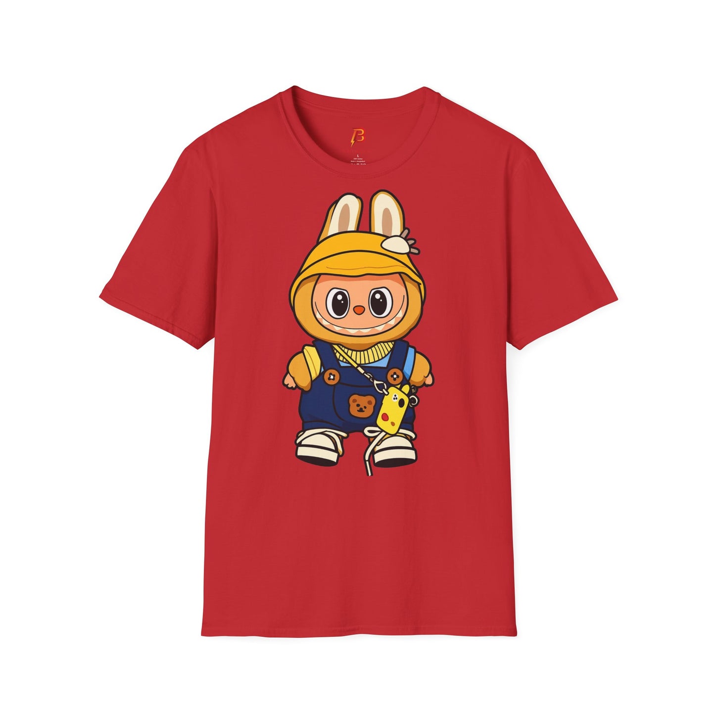 T-Shirt Unisex Labubu Softstyle – Design Kawaii con Cappello e Salopette.