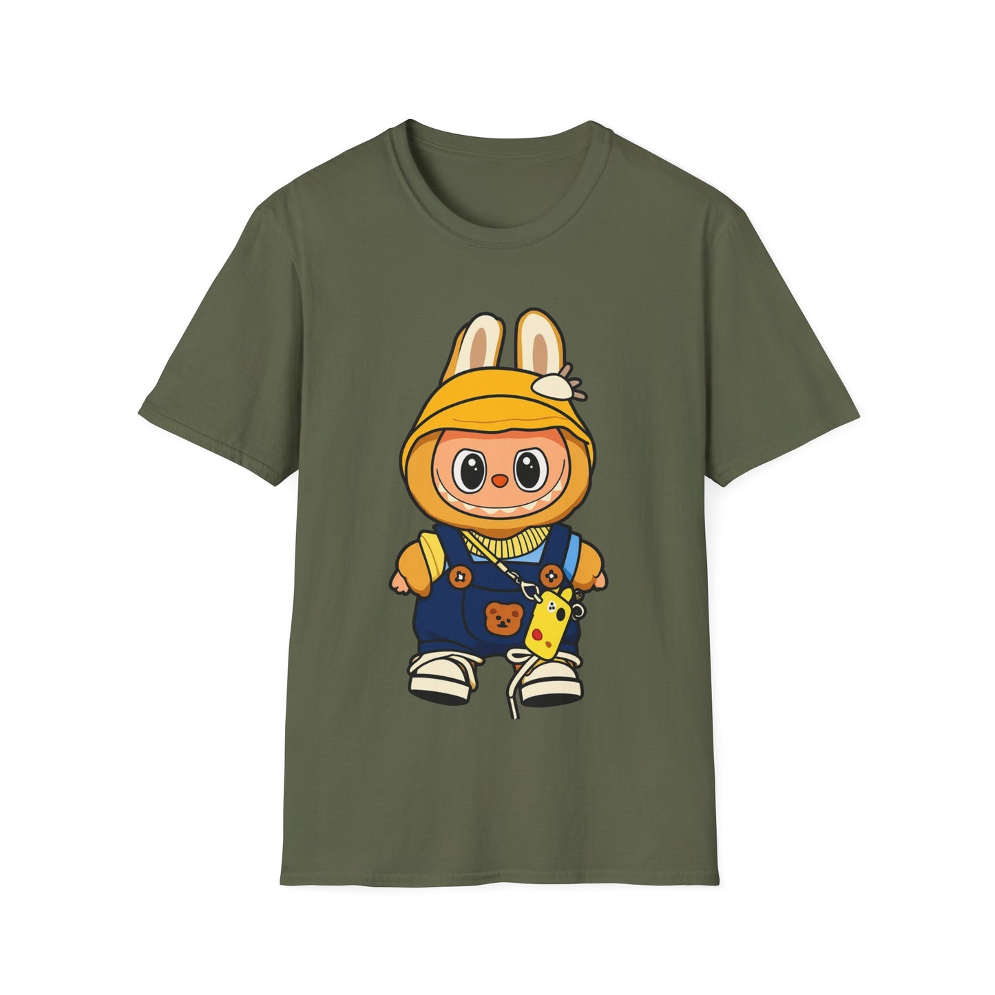 T-Shirt Unisex Labubu Softstyle – Design Kawaii con Cappello e Salopette.