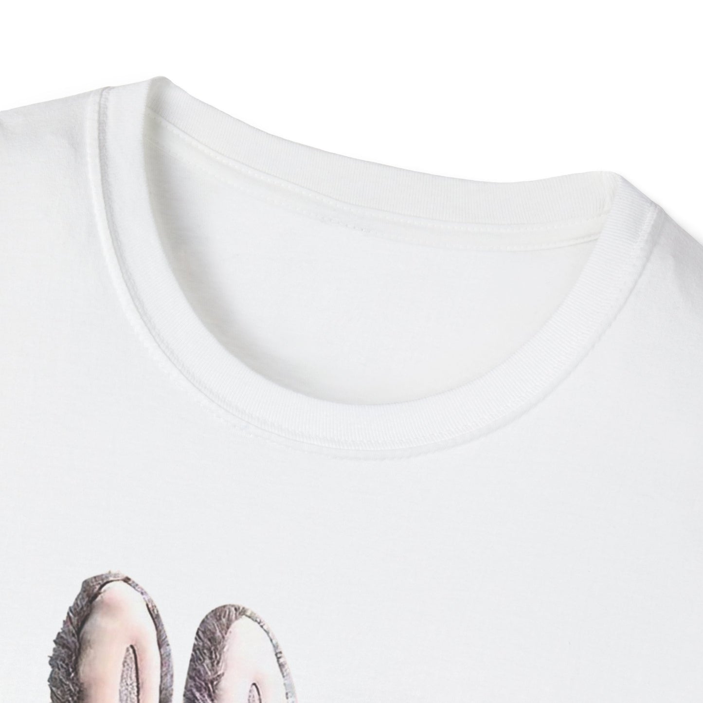 T-Shirt Unisex Labubu Softstyle Arancione – Design Streetwear con Skateboard.