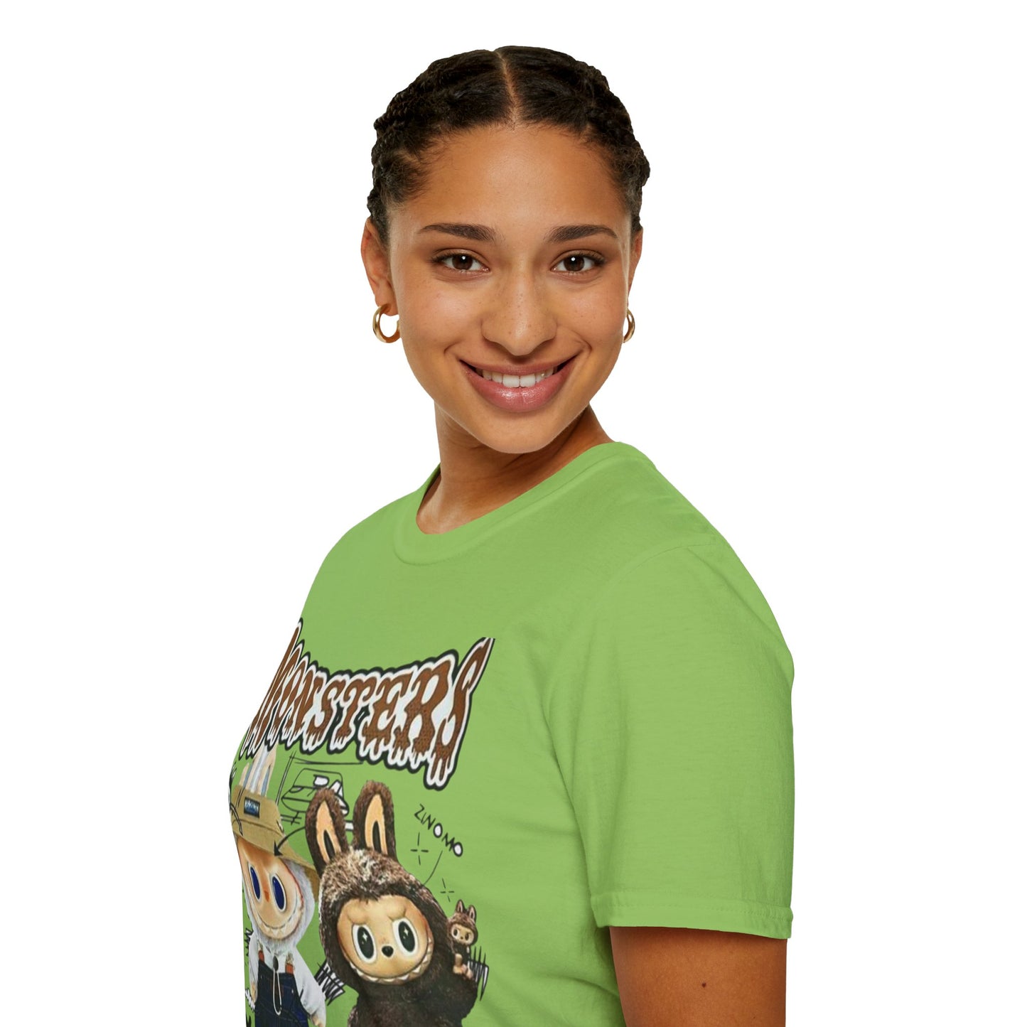 T-Shirt Unisex Labubu Softstyle – Design Monsters Kawaii con Coppia Iconica.