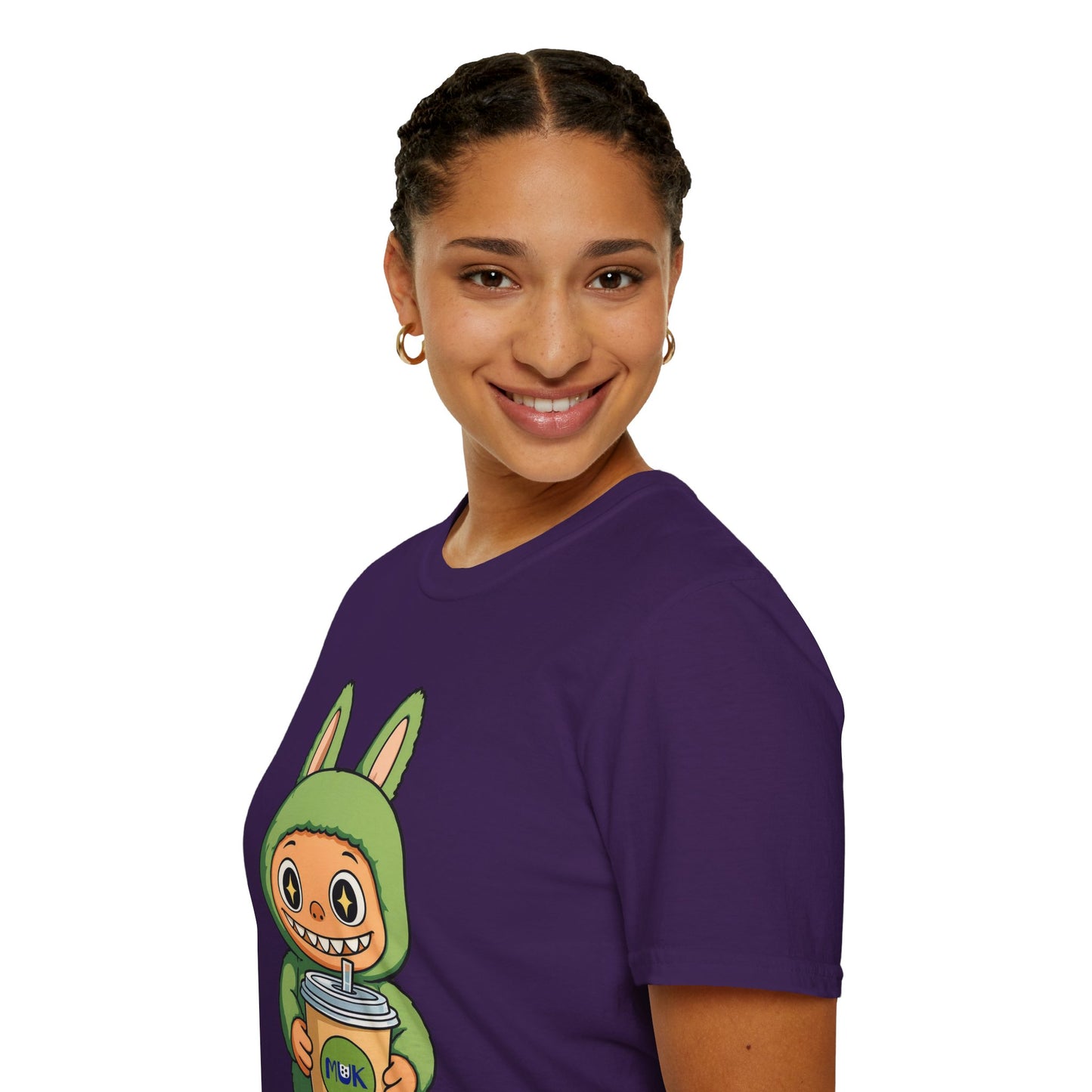 T-Shirt Unisex Labubu Softstyle – Design Kawaii con Bubble Tea.