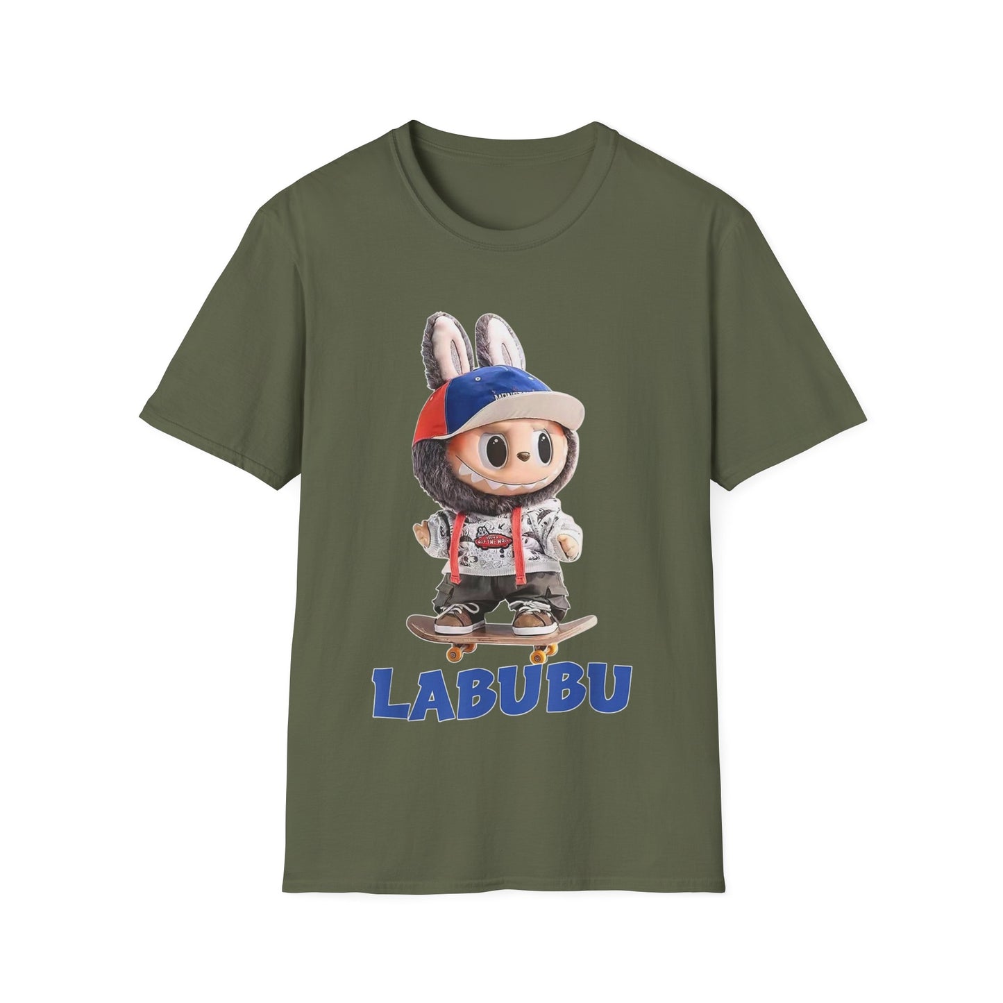 T-Shirt Unisex Labubu Softstyle Arancione – Design Streetwear con Skateboard.
