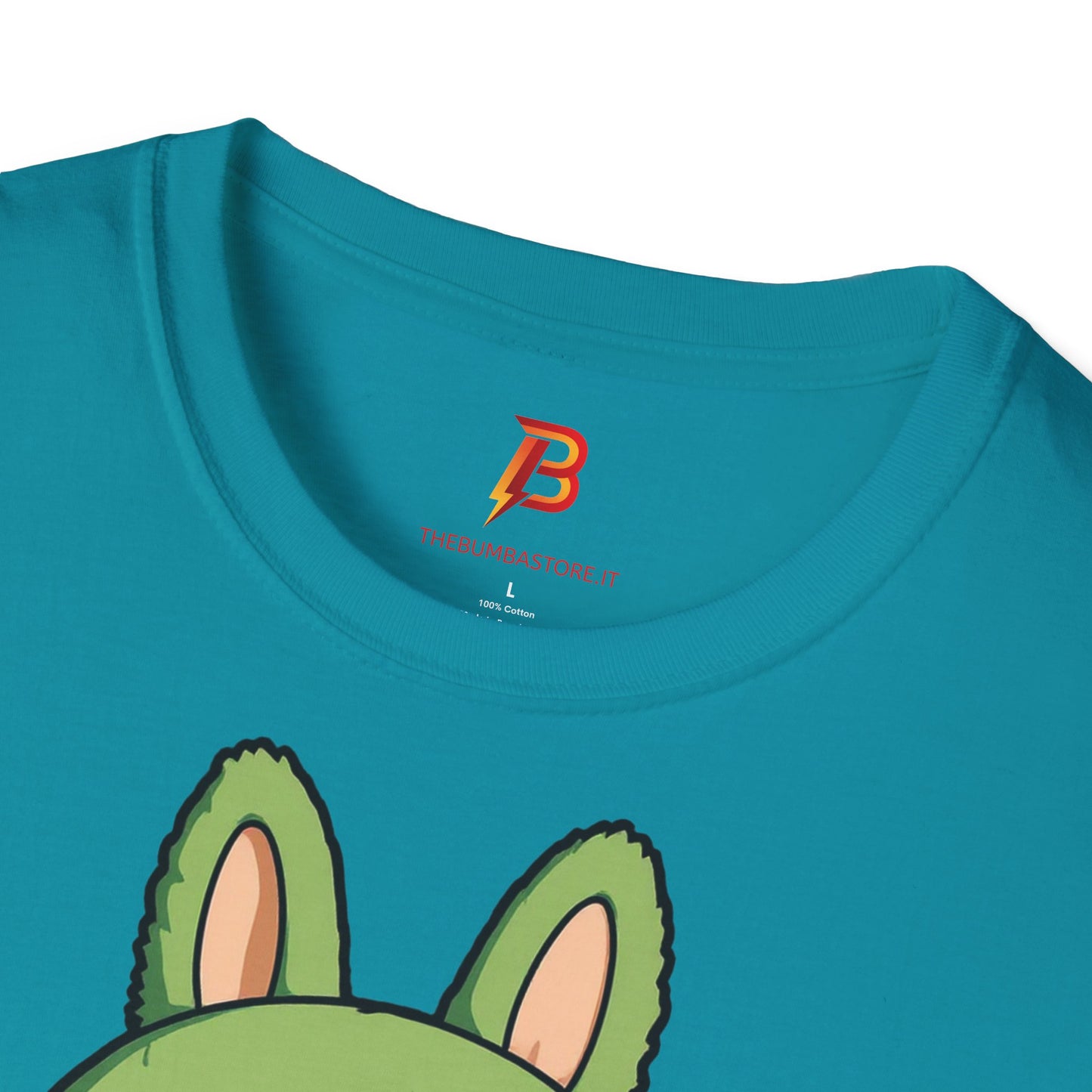 T-Shirt Unisex Labubu Softstyle – Design Kawaii con Bubble Tea.