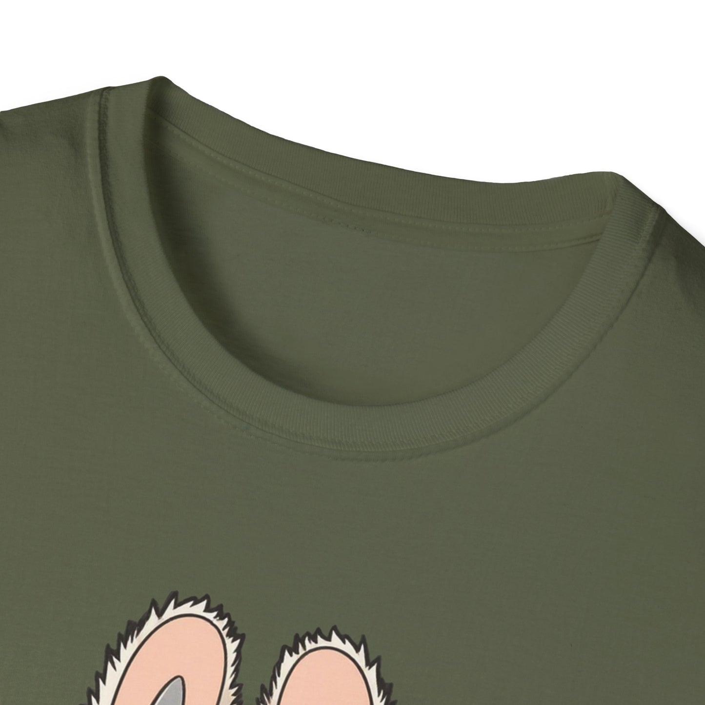 T-Shirt Unisex Labubu Softstyle – Design Kawaii con Salopette Orsetto.