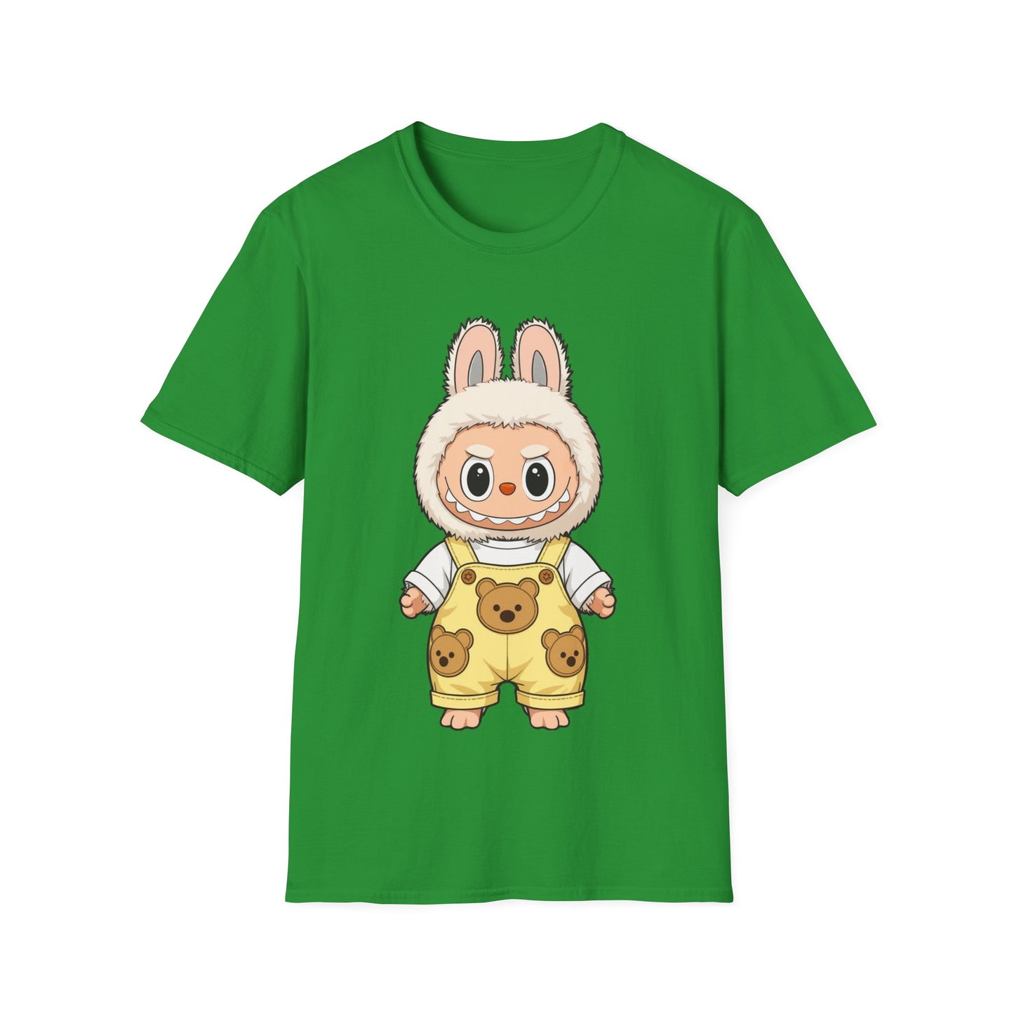 T-Shirt Unisex Labubu Softstyle – Design Kawaii con Salopette Orsetto.