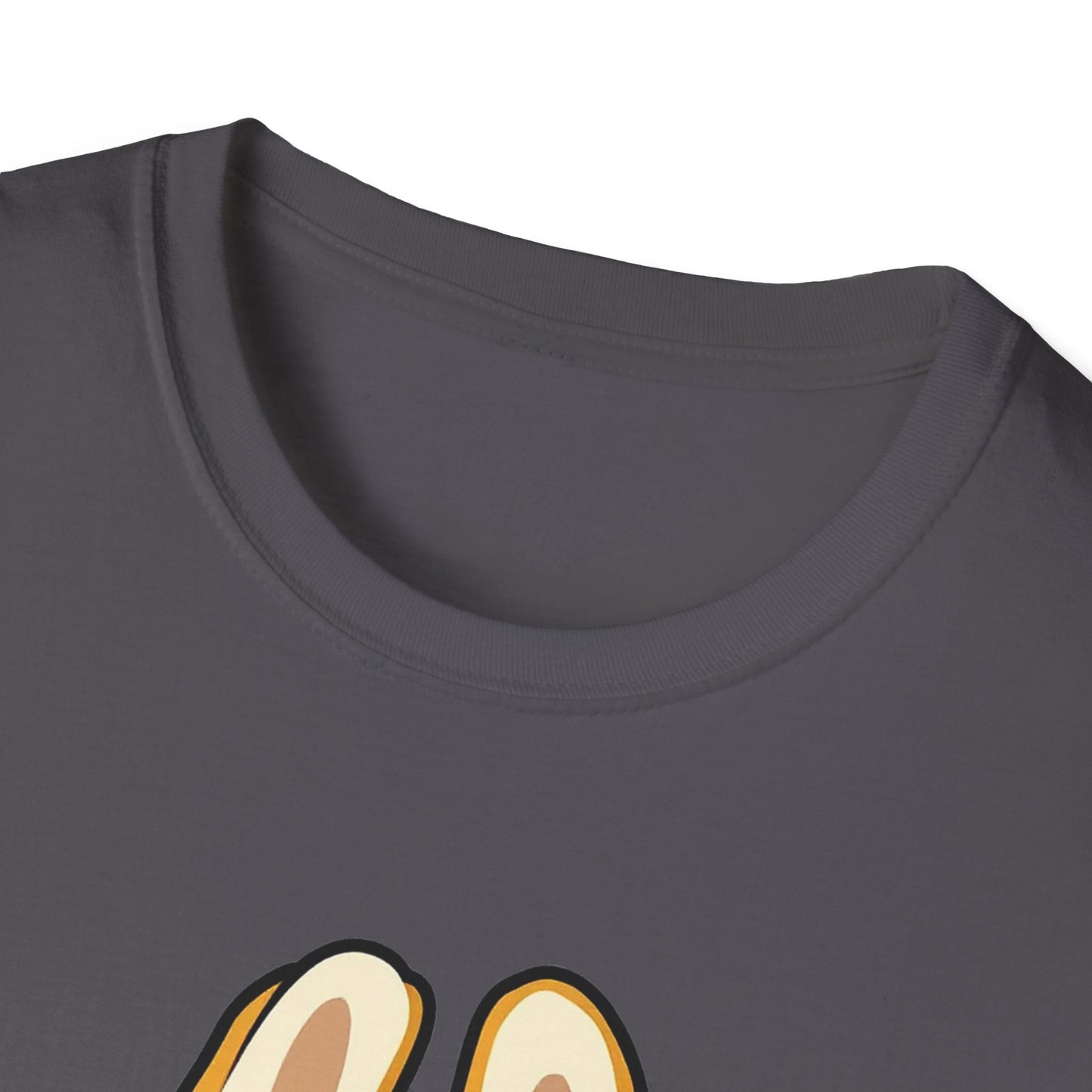 T-Shirt Unisex Labubu Softstyle – Design Kawaii con Cappello e Salopette.