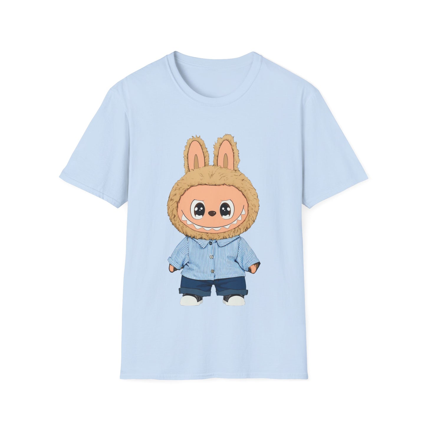 T-Shirt Unisex Labubu Softstyle – Design Kawaii con Camicia a Righe Azzurre.