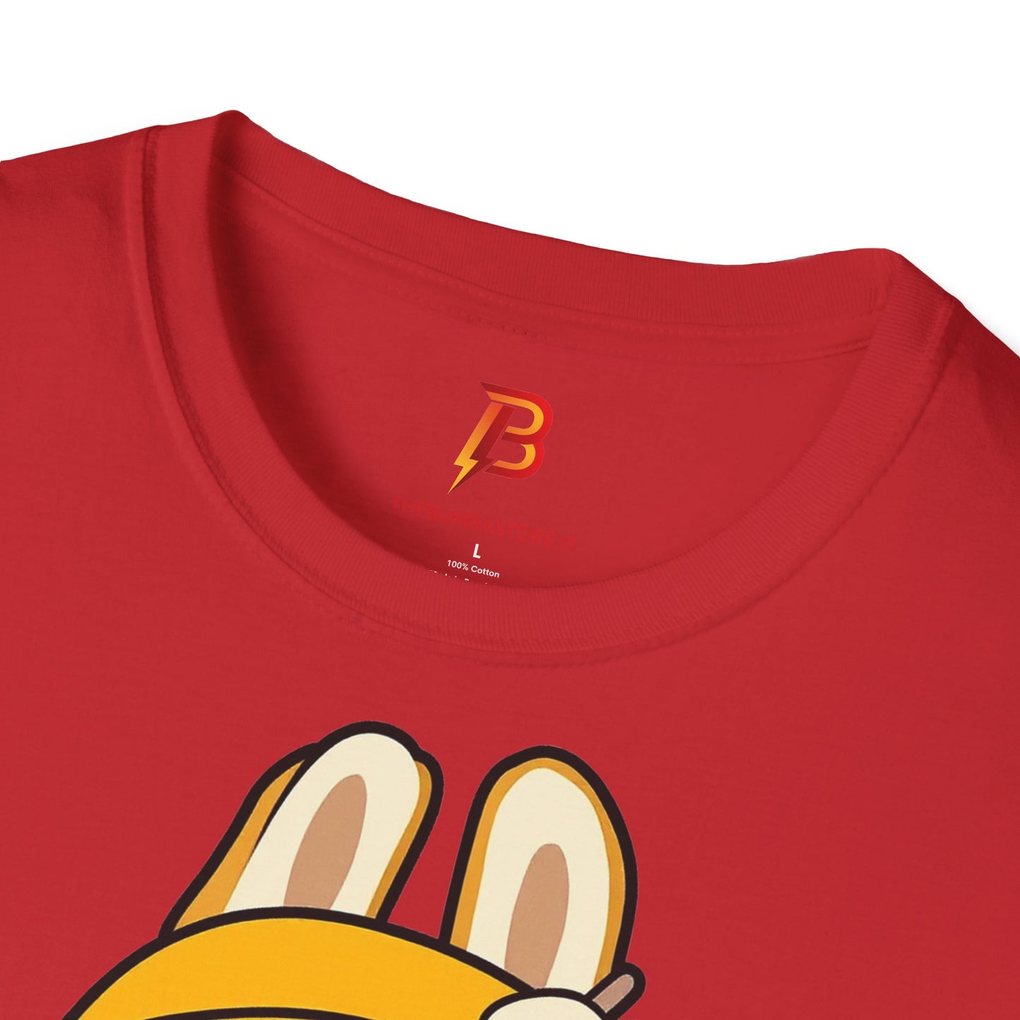 T-Shirt Unisex Labubu Softstyle – Design Kawaii con Cappello e Salopette.