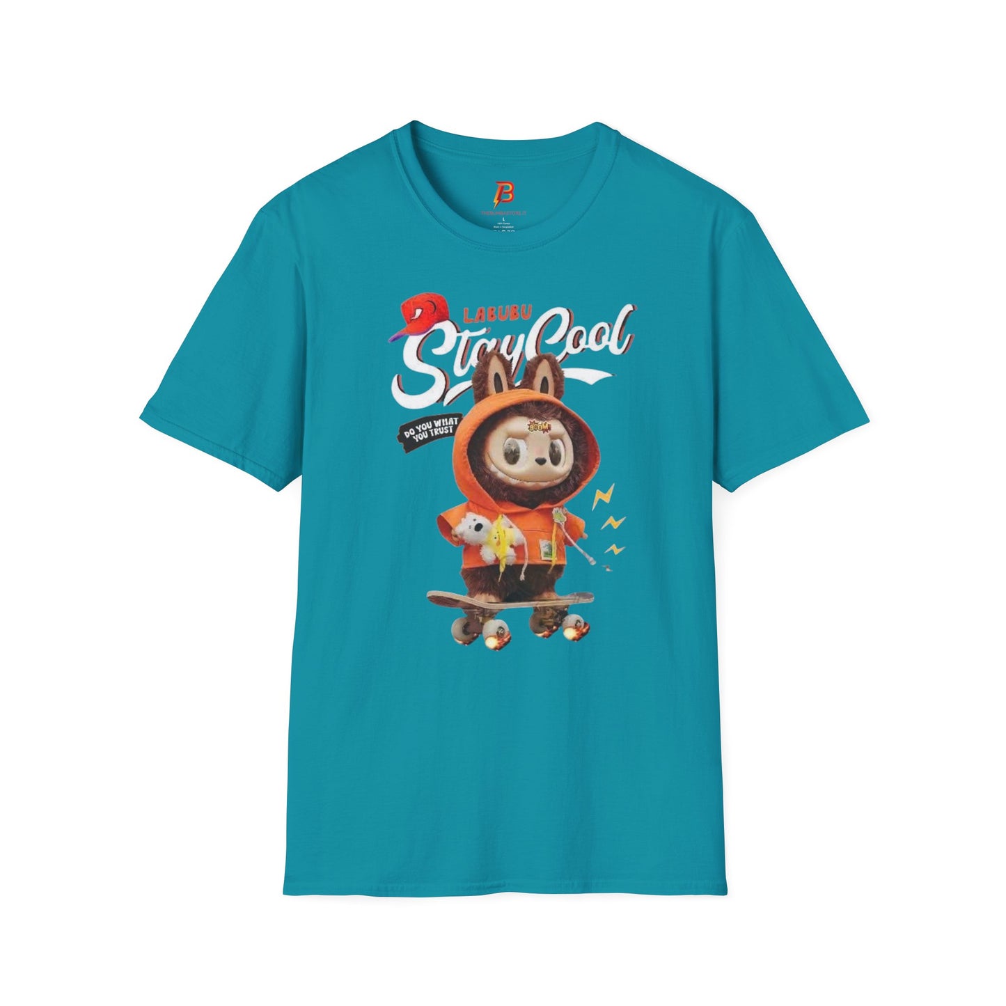 T-Shirt Unisex Labubu Softstyle – Design Streetwear Kawaii “Stay Cool”.
