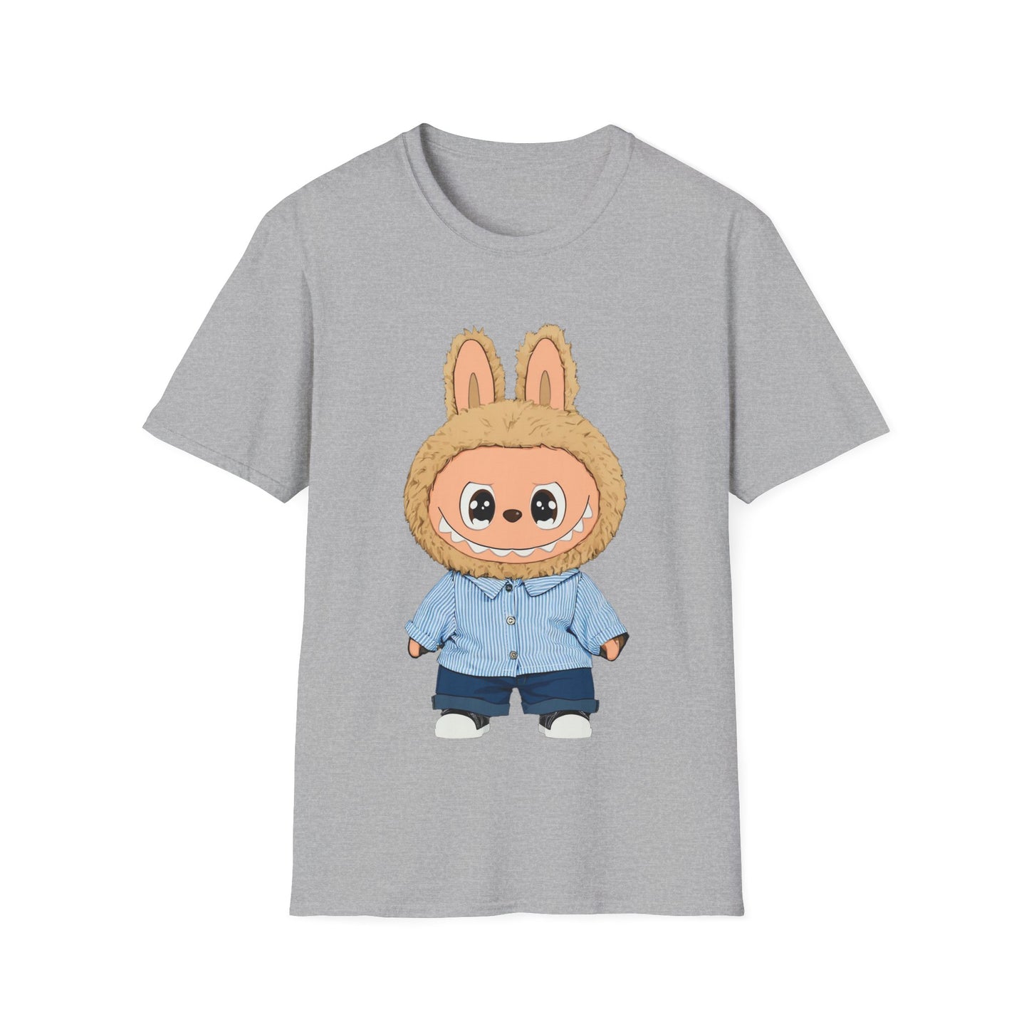 T-Shirt Unisex Labubu Softstyle – Design Kawaii con Camicia a Righe Azzurre.