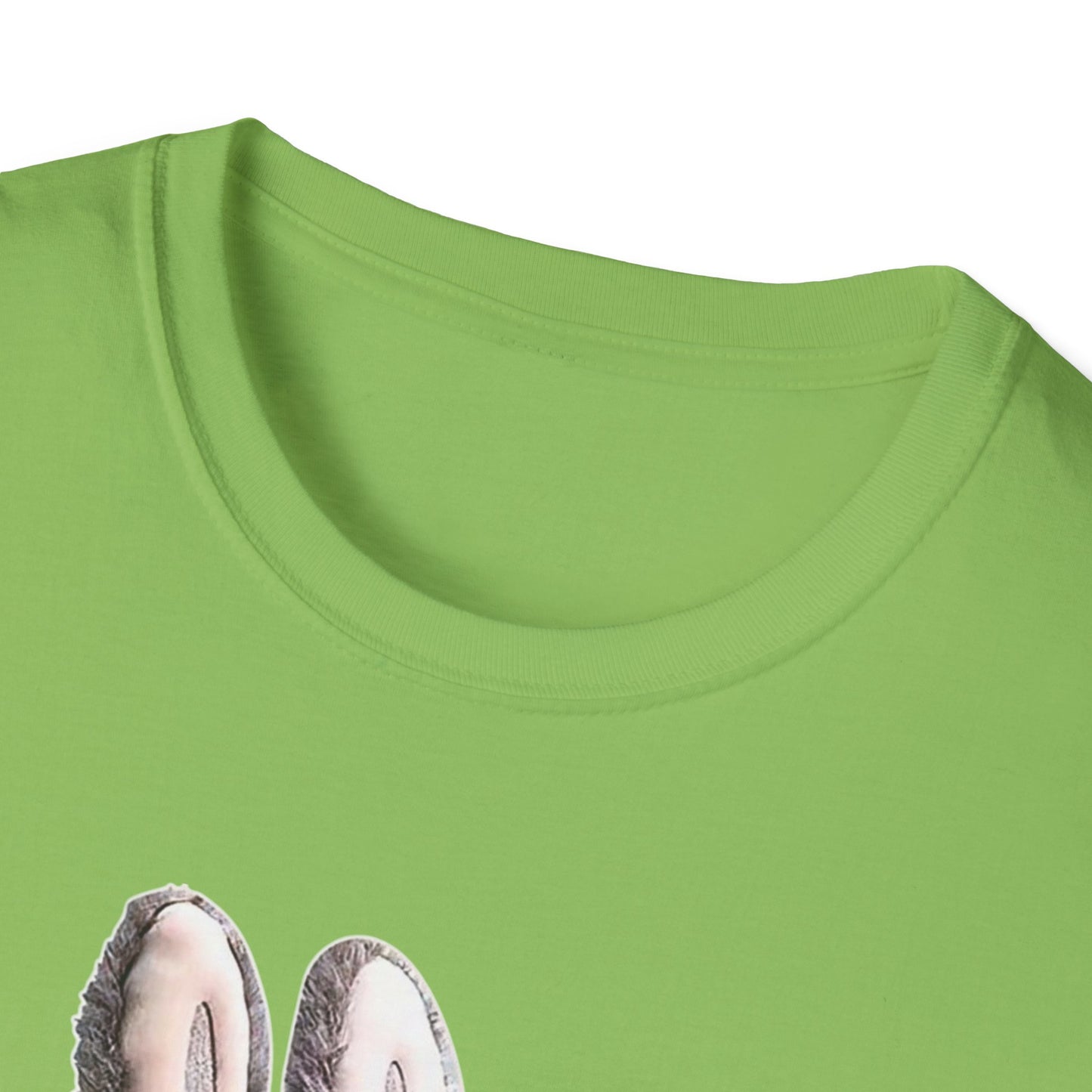 T-Shirt Unisex Labubu Softstyle Arancione – Design Streetwear con Skateboard.
