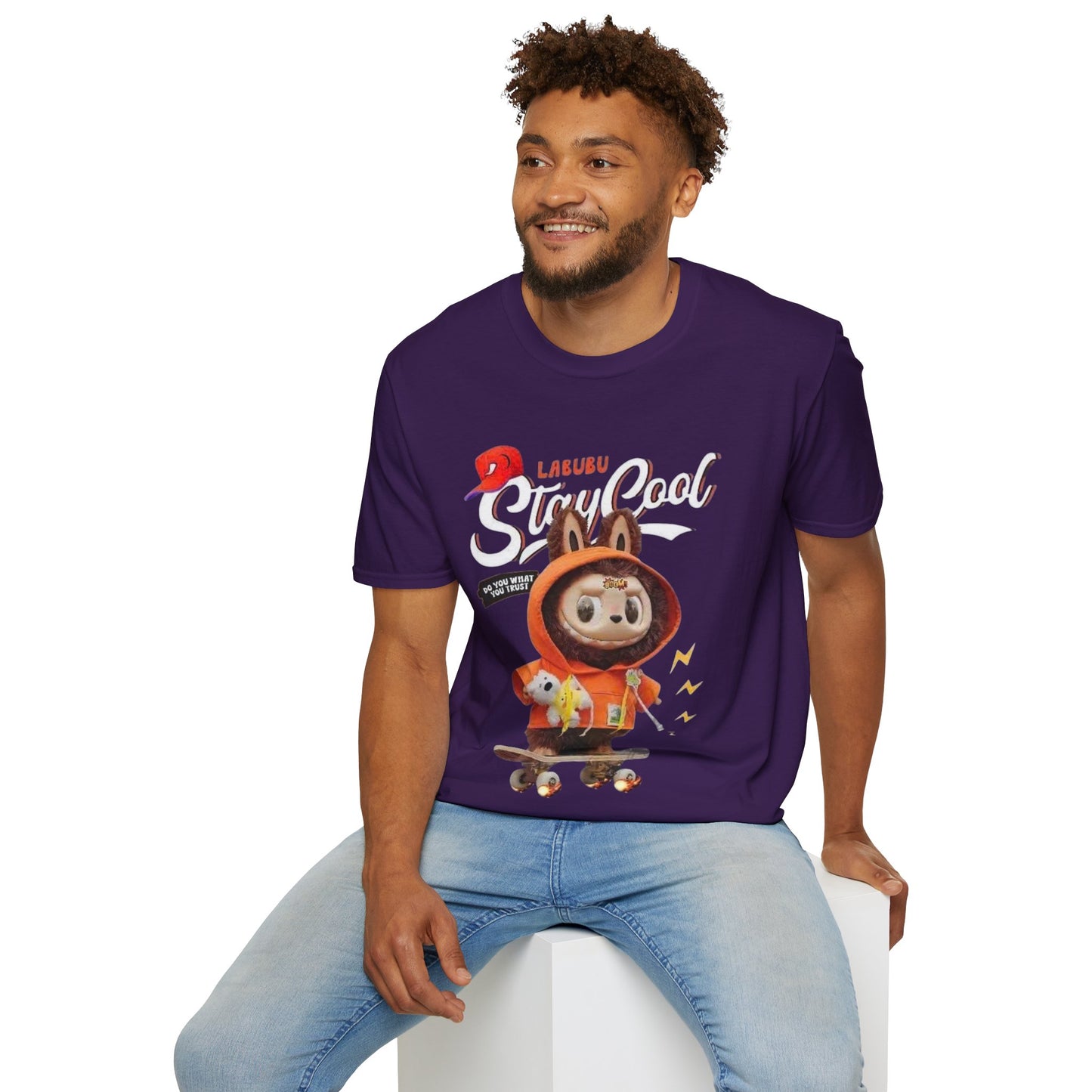 T-Shirt Unisex Labubu Softstyle – Design Streetwear Kawaii “Stay Cool”.