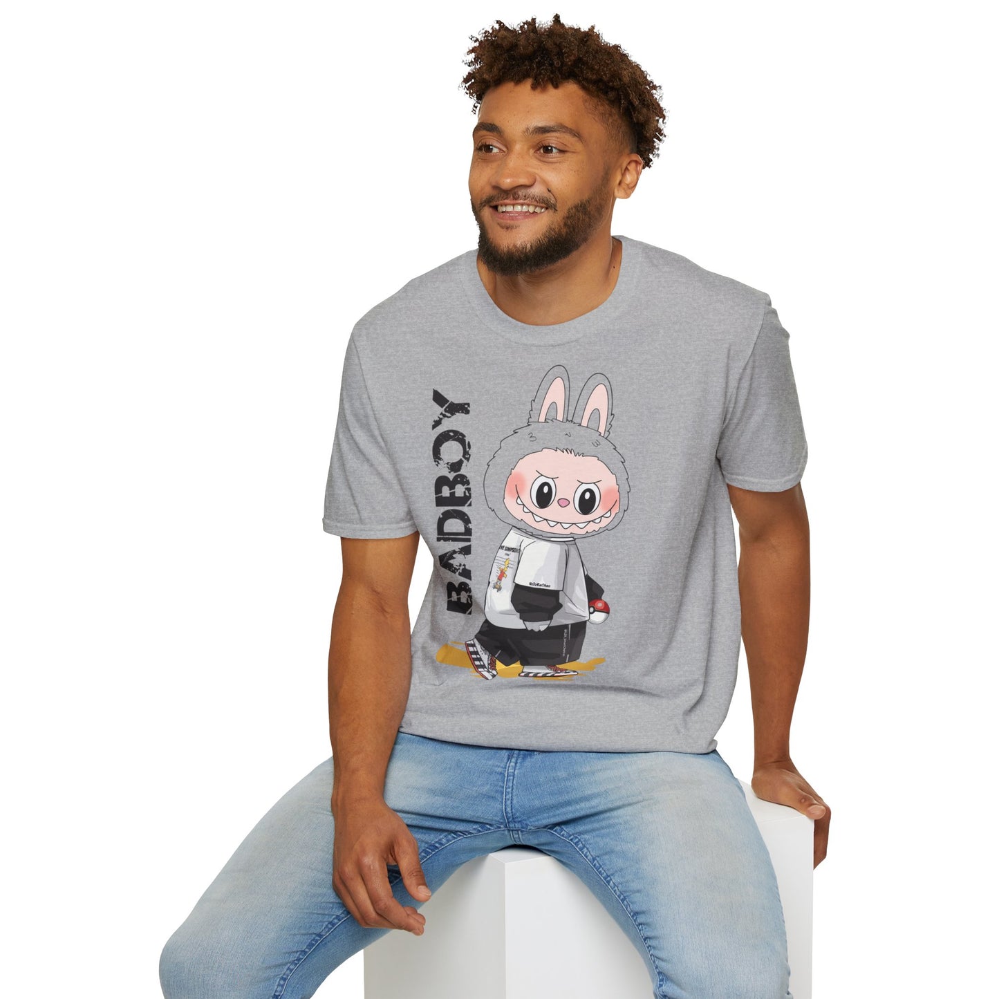 T-Shirt Unisex Labubu Softstyle – Design Streetwear Kawaii “Bad Boy”.