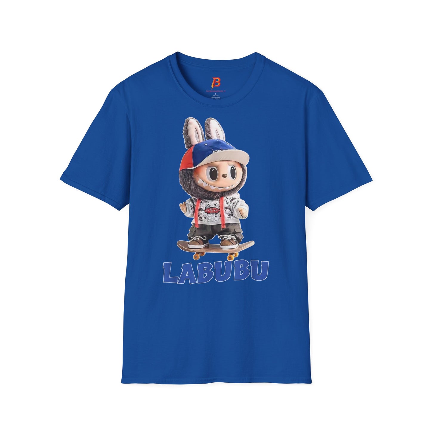 T-Shirt Unisex Labubu Softstyle Arancione – Design Streetwear con Skateboard.