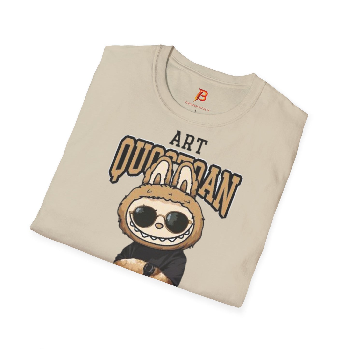 T-Shirt Unisex Labubu Softstyle – Design Urban Kawaii con Occhiali da Sole.