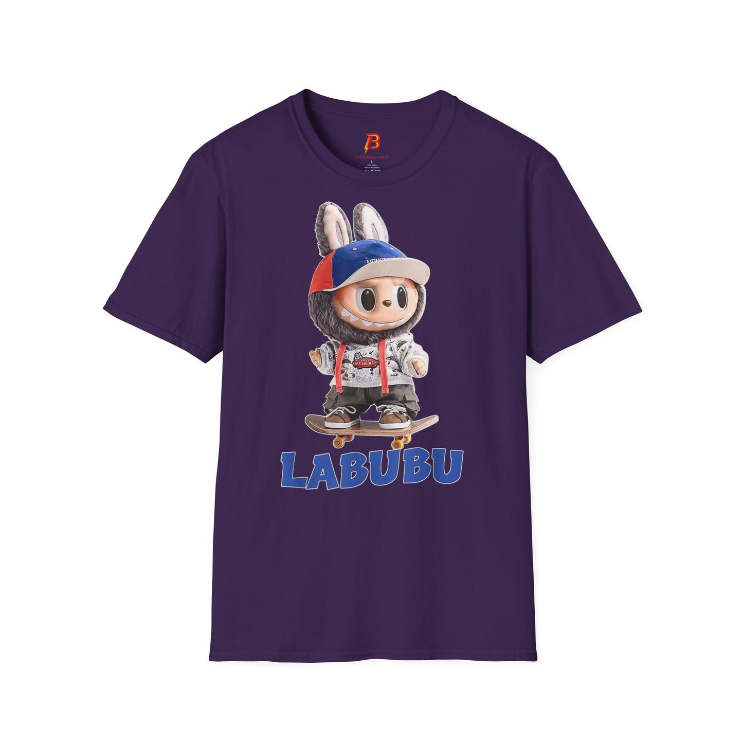 T-Shirt Unisex Labubu Softstyle Arancione – Design Streetwear con Skateboard.