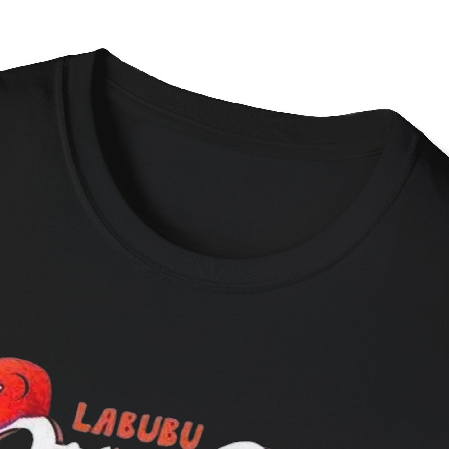 T-Shirt Unisex Labubu Softstyle – Design Streetwear Kawaii “Stay Cool”.