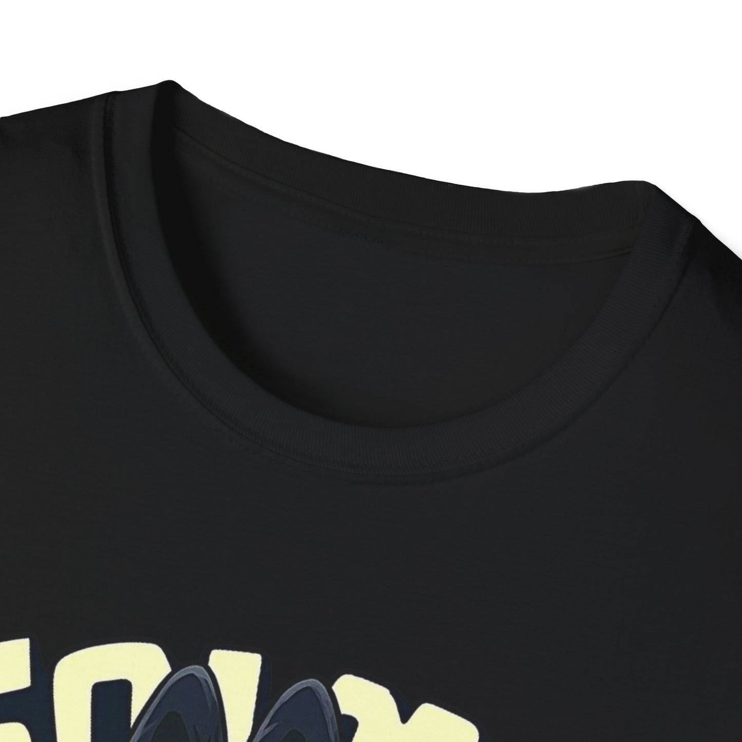 T-Shirt Unisex Labubu Softstyle  – Design Kawaii Streetwear con Skateboard.