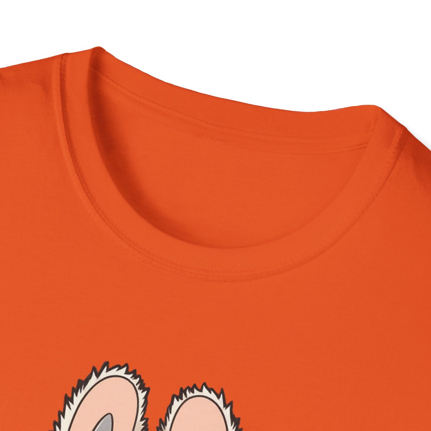 T-Shirt Unisex Labubu Softstyle – Design Kawaii con Salopette Orsetto.