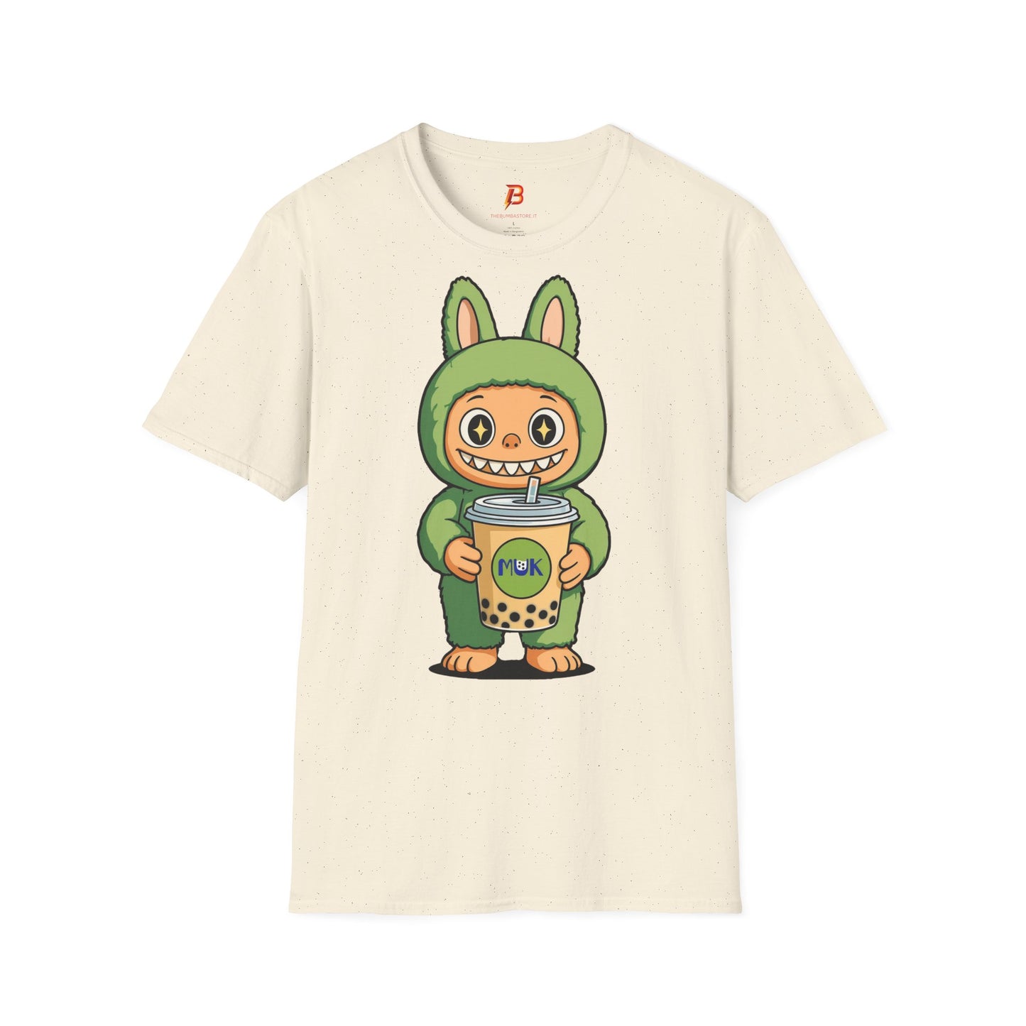 T-Shirt Unisex Labubu Softstyle – Design Kawaii con Bubble Tea.