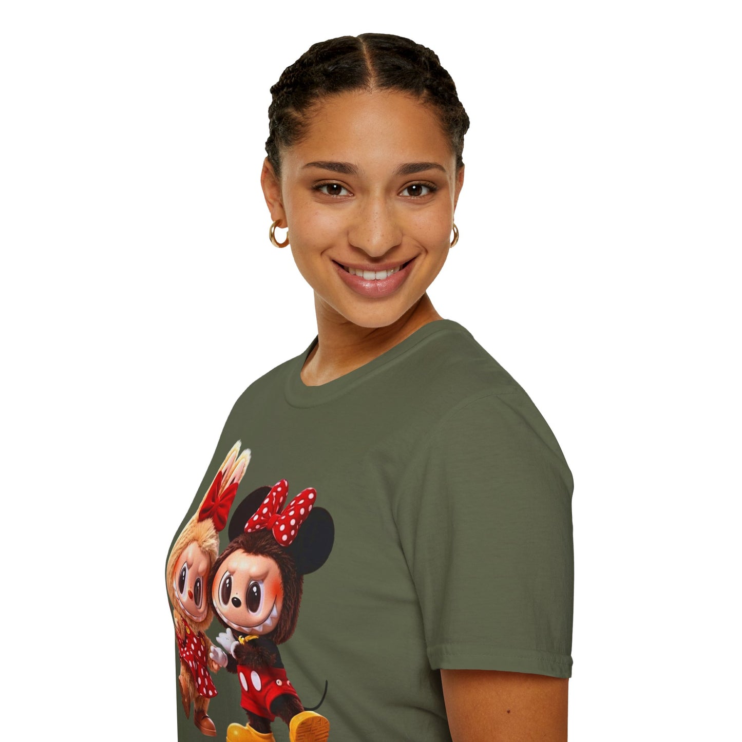 T-Shirt Unisex Labubu Softstyle  – Design Kawaii Coppia in Stile Minnie & Mickey.