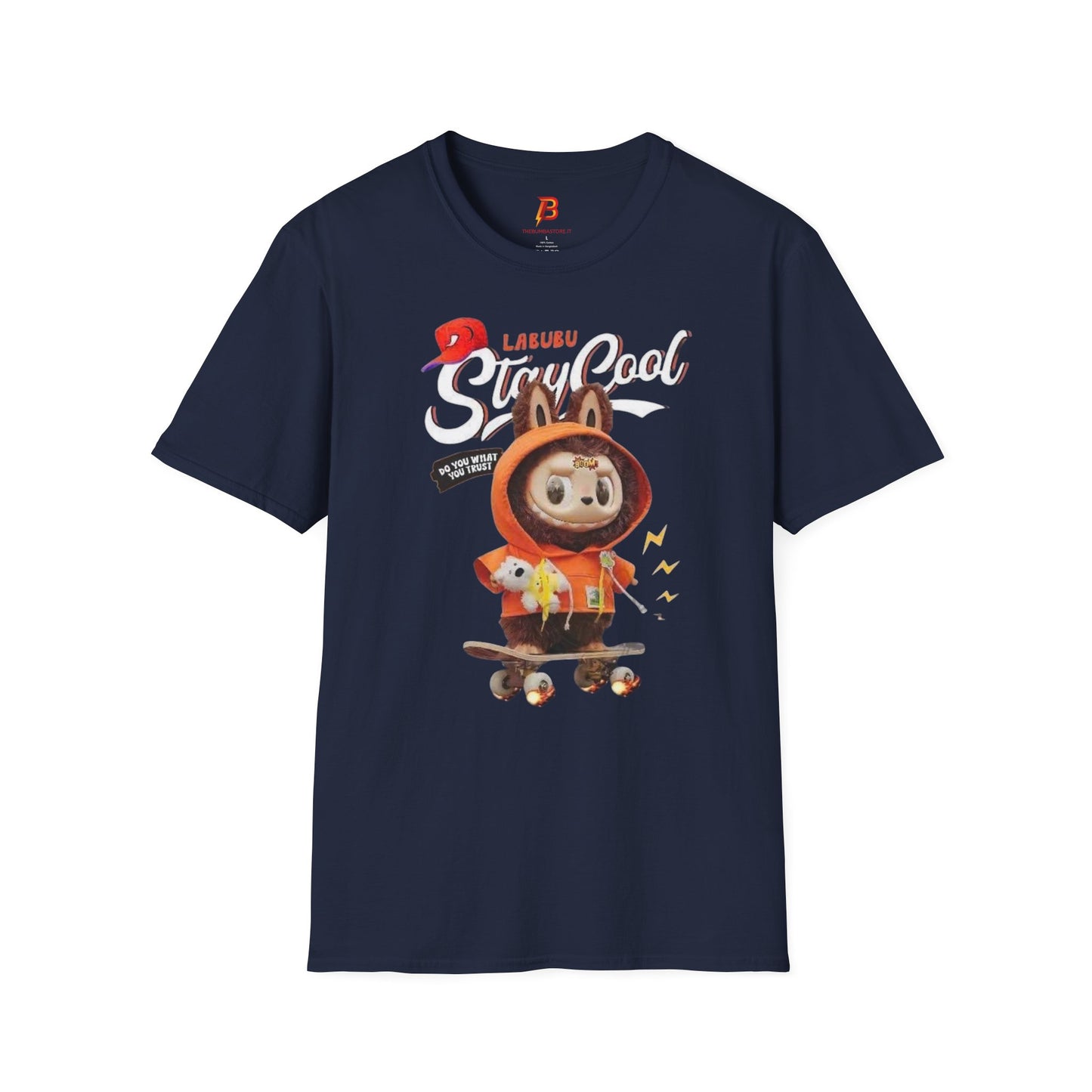 T-Shirt Unisex Labubu Softstyle – Design Streetwear Kawaii “Stay Cool”.