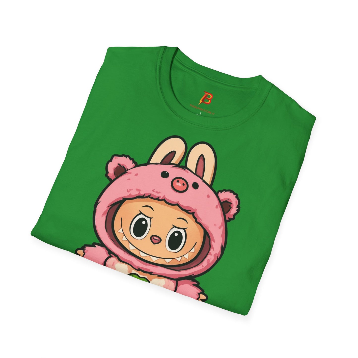 T-Shirt Unisex Labubu Softstyle – Outfit Cartoon Kawaii Rosa Orsetto Fragola.