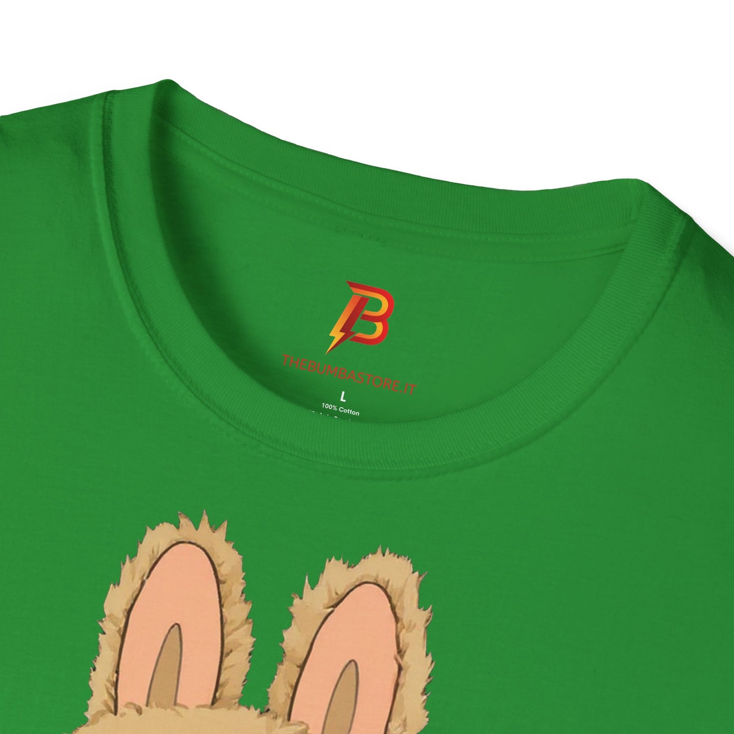 T-Shirt Unisex Labubu Softstyle – Design Kawaii con Camicia a Righe Azzurre.