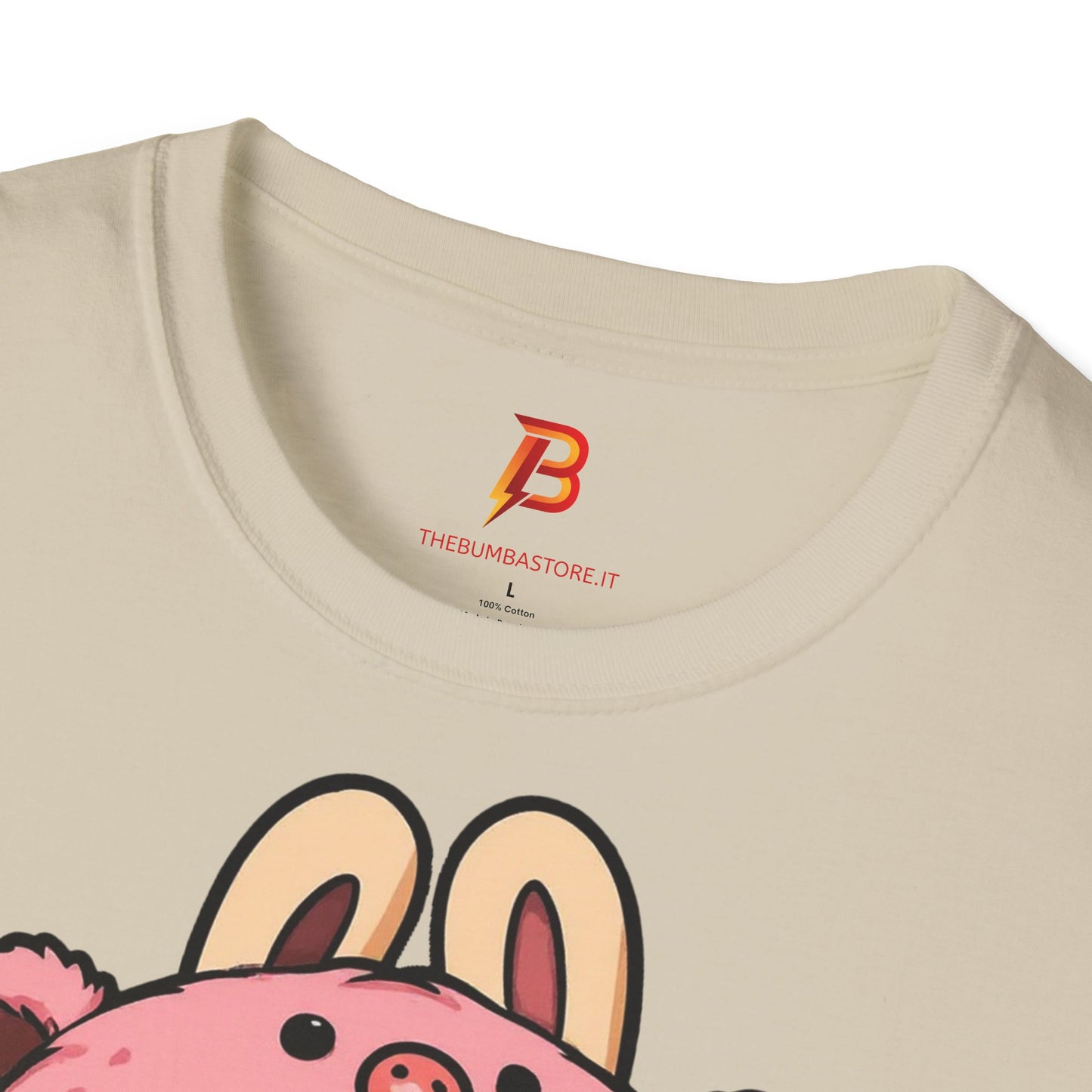 T-Shirt Unisex Labubu Softstyle – Outfit Cartoon Kawaii Rosa Orsetto Fragola.