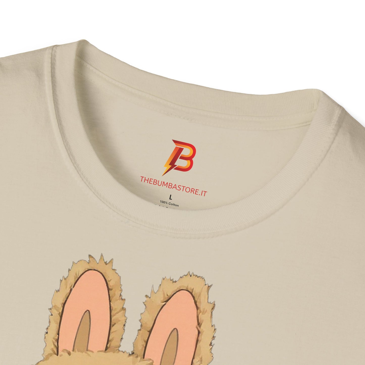 T-Shirt Unisex Labubu Softstyle – Design Kawaii con Camicia a Righe Azzurre.