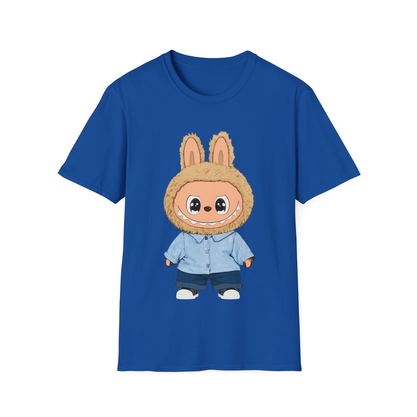 T-Shirt Unisex Labubu Softstyle – Design Kawaii con Camicia a Righe Azzurre.
