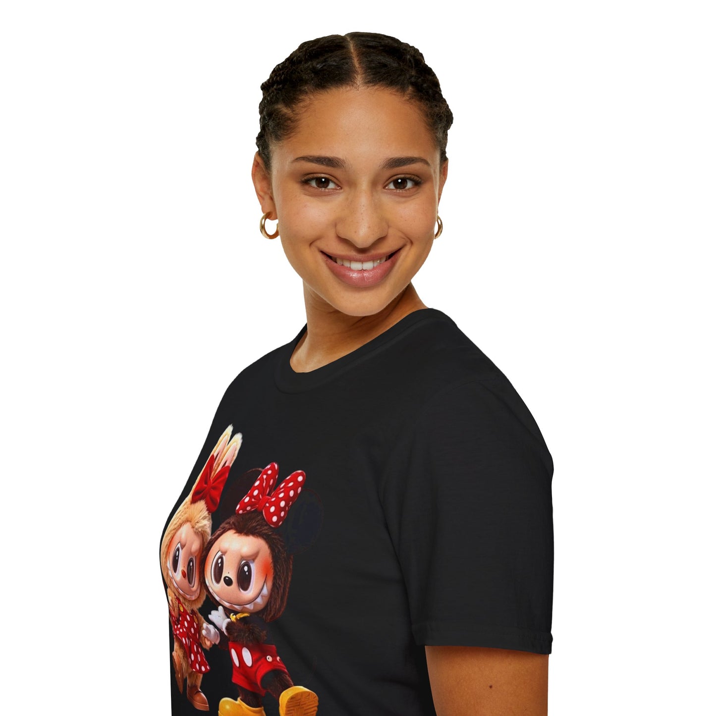 T-Shirt Unisex Labubu Softstyle  – Design Kawaii Coppia in Stile Minnie & Mickey.