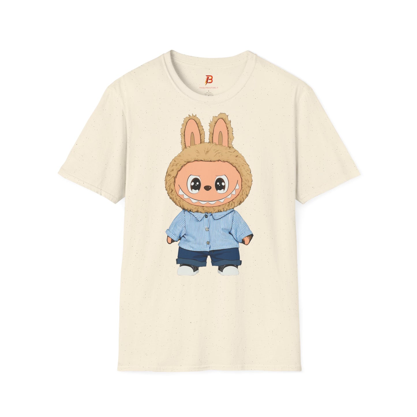 T-Shirt Unisex Labubu Softstyle – Design Kawaii con Camicia a Righe Azzurre.
