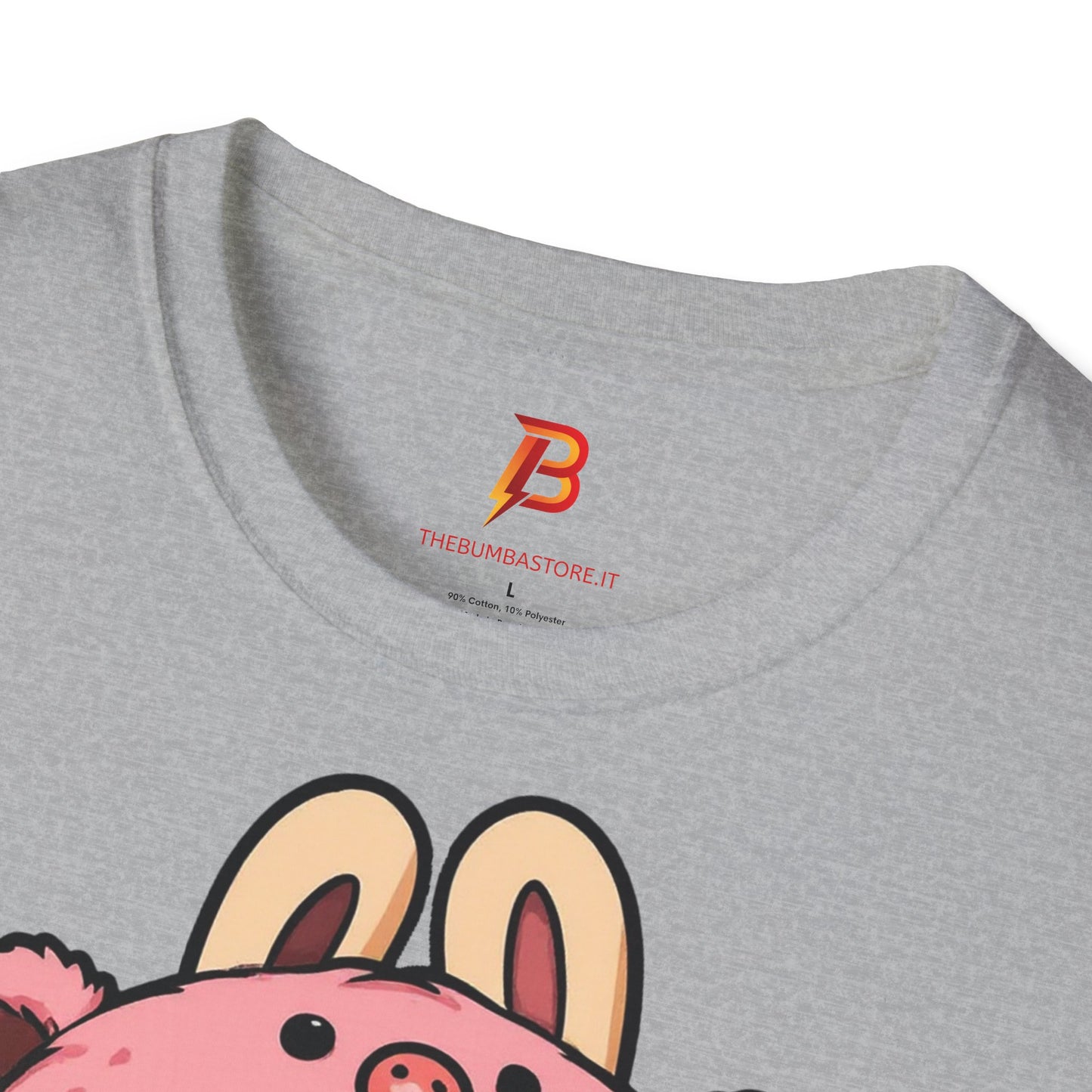 T-Shirt Unisex Labubu Softstyle – Outfit Cartoon Kawaii Rosa Orsetto Fragola.