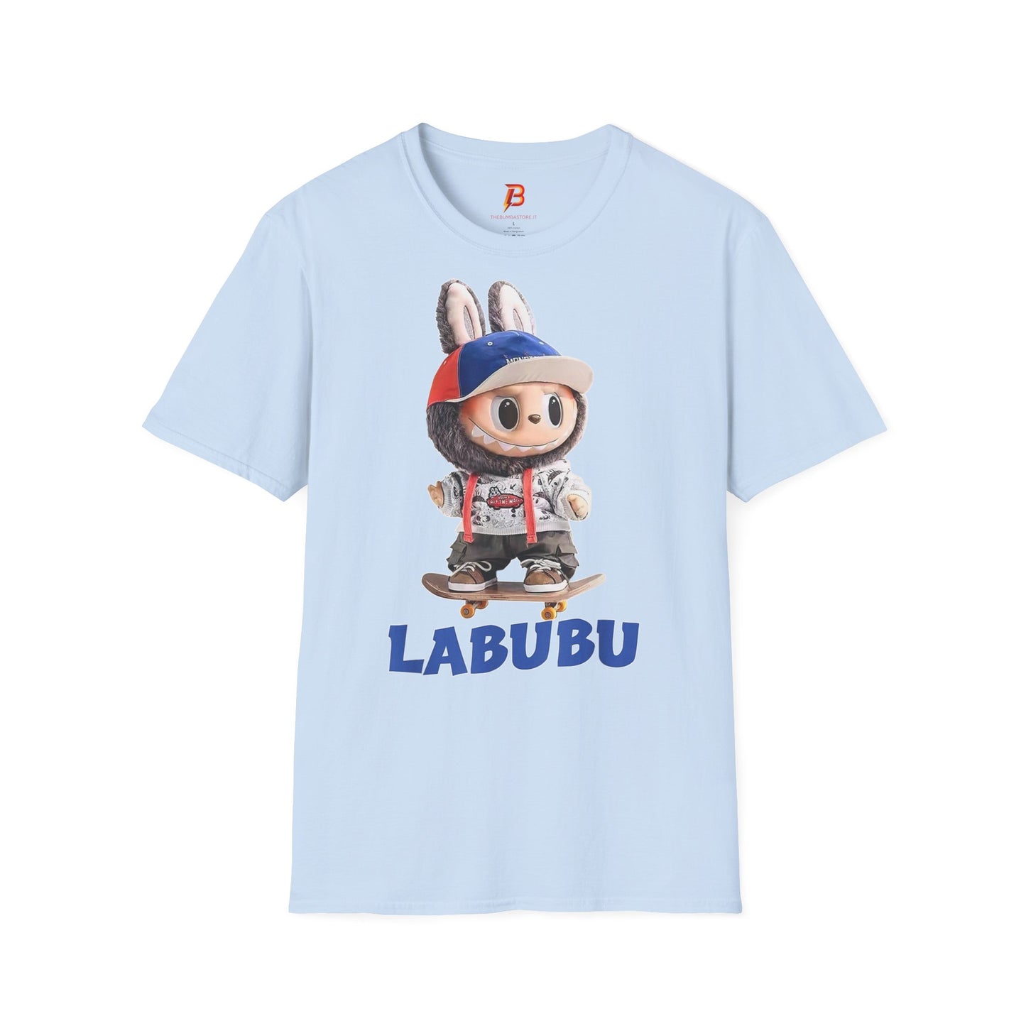 T-Shirt Unisex Labubu Softstyle Arancione – Design Streetwear con Skateboard.