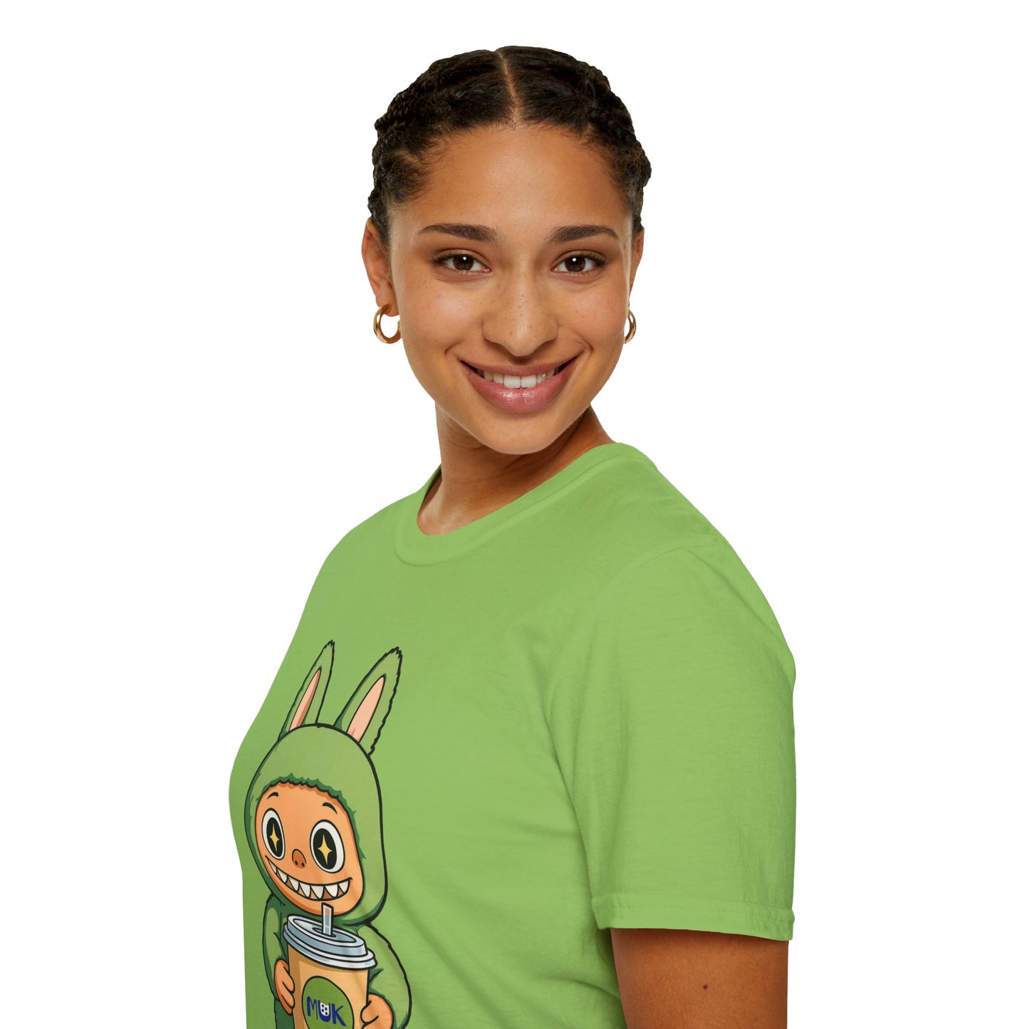 T-Shirt Unisex Labubu Softstyle – Design Kawaii con Bubble Tea.